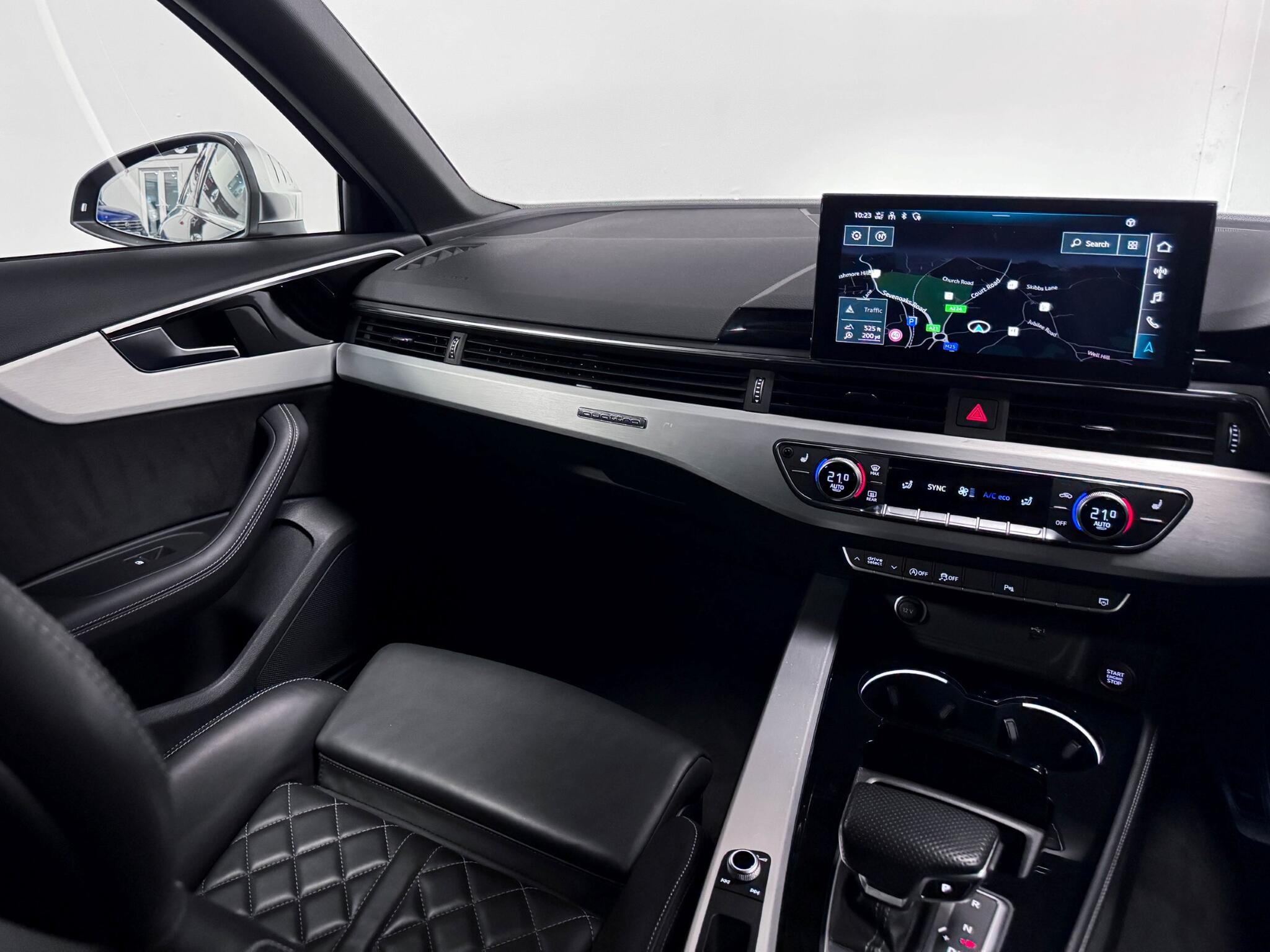Audi S4 view 13