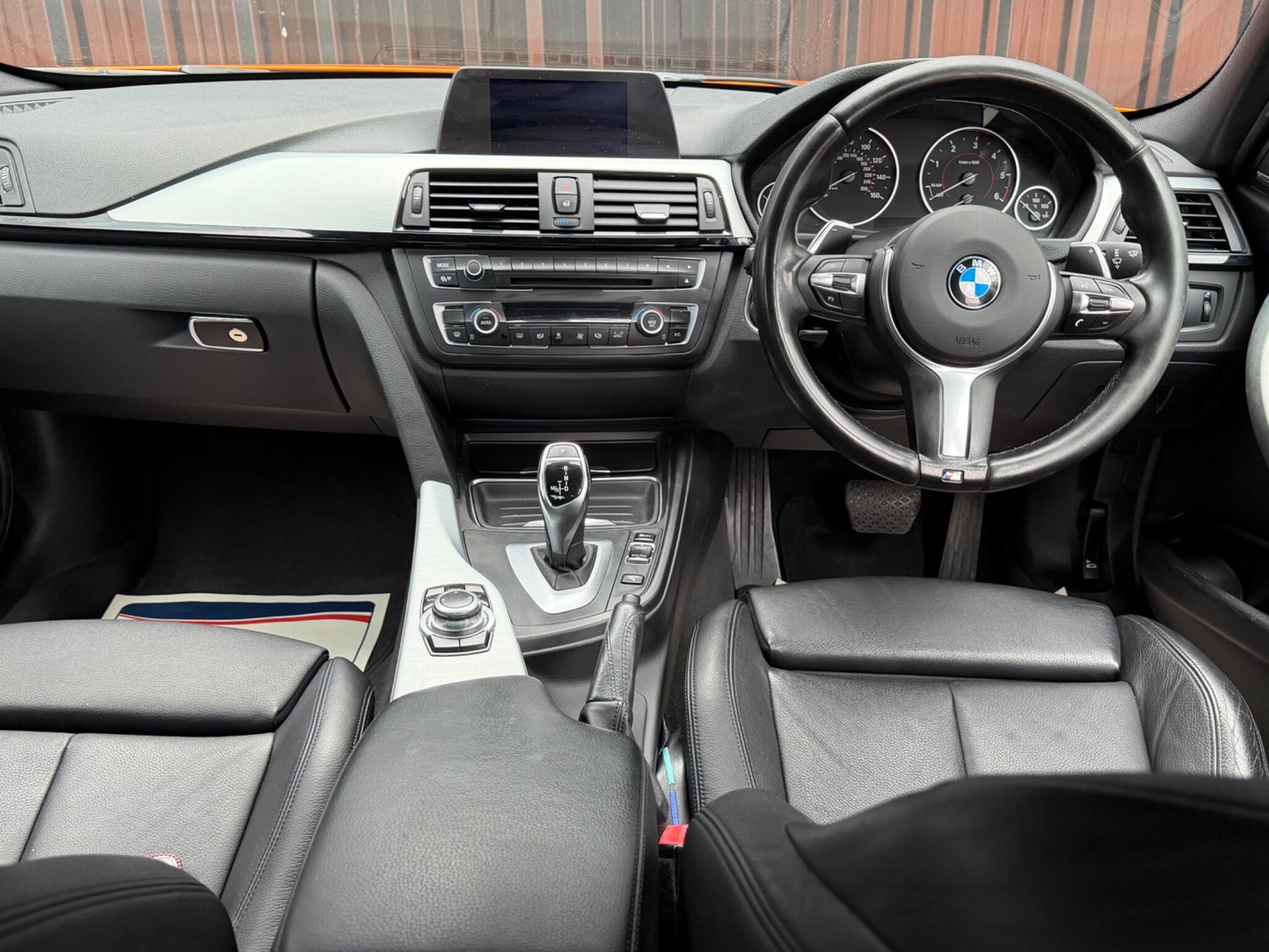 BMW 3 Series view 24
