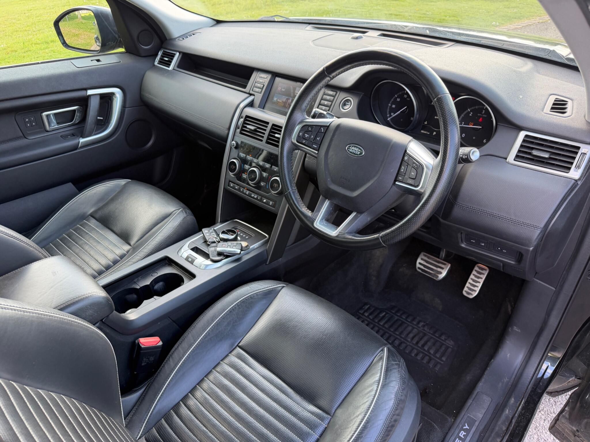 Land Rover Discovery Sport view 2