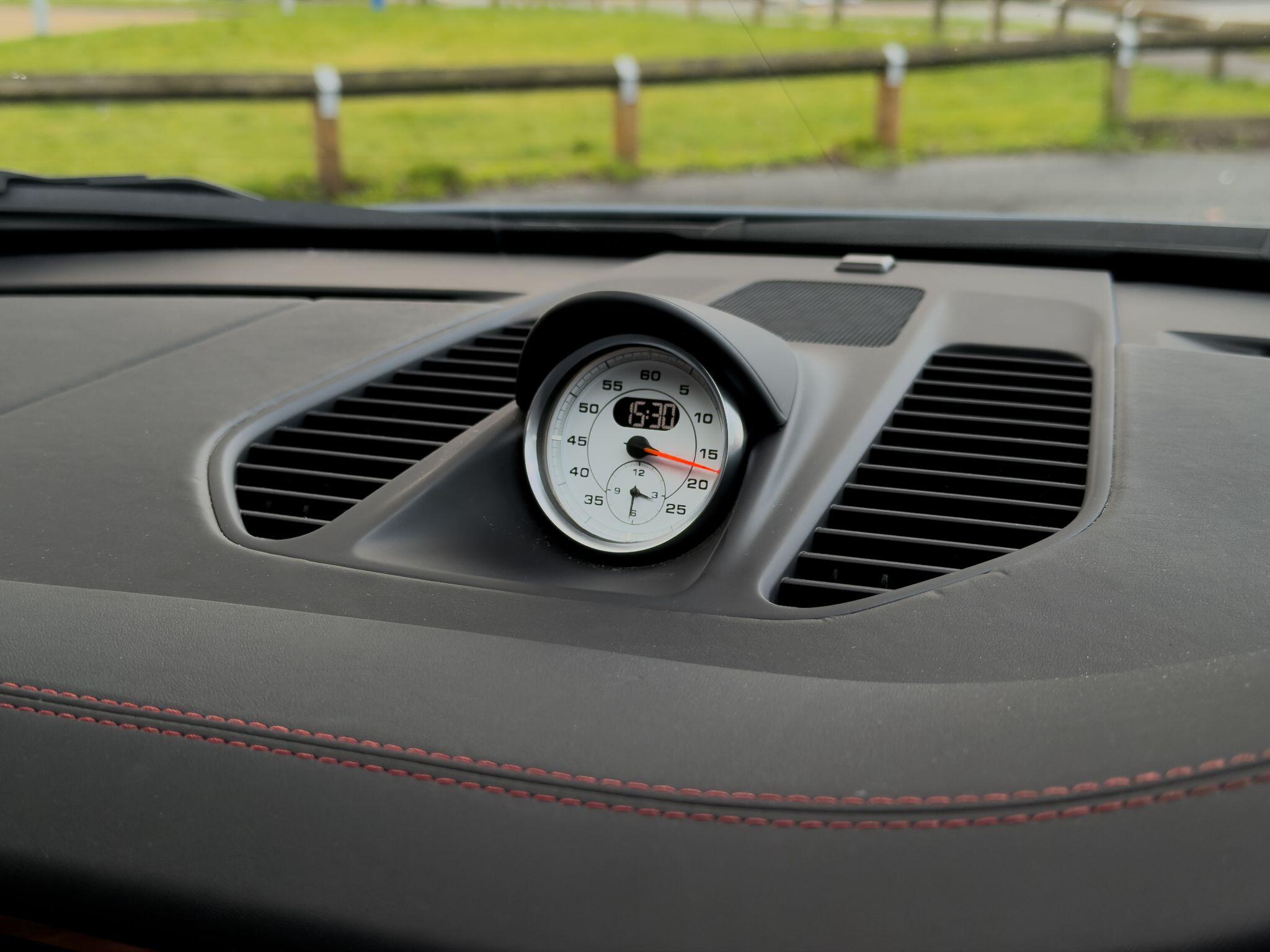 Porsche 911 view 8