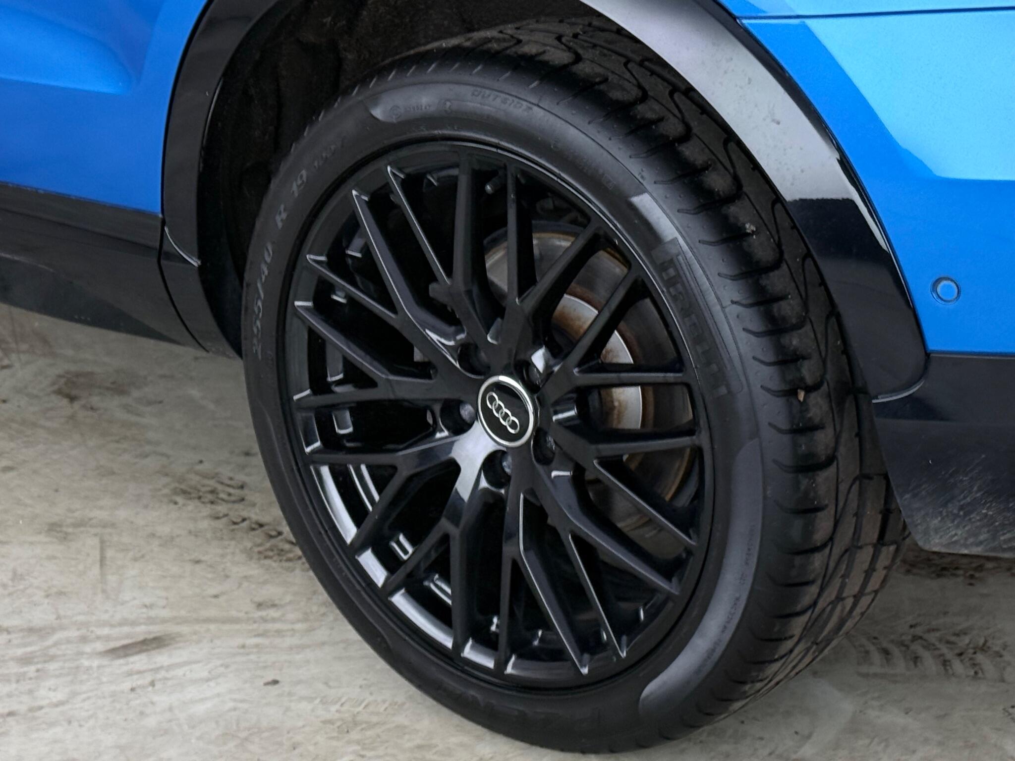 Audi Q3 view 9