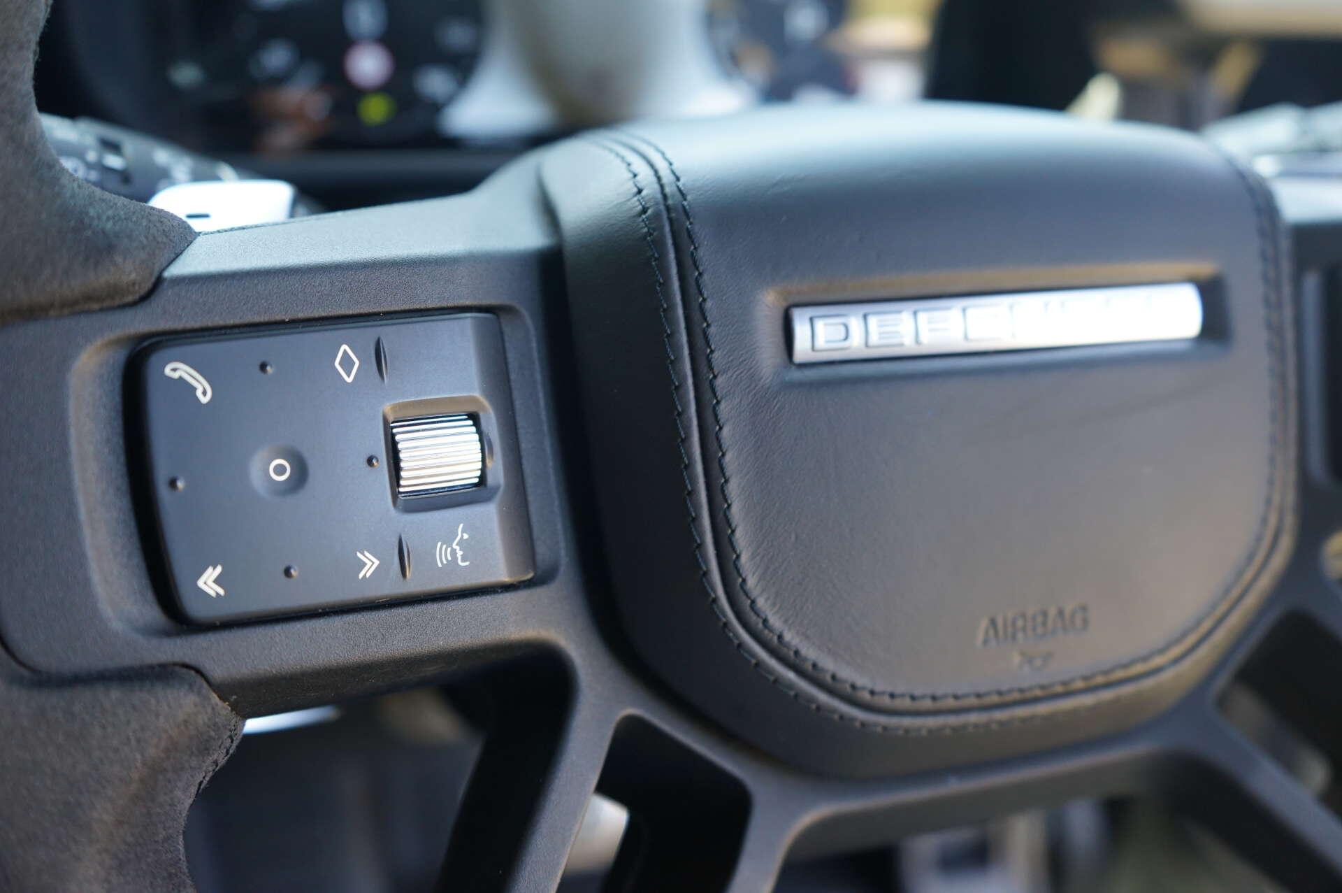Land Rover Defender view 27