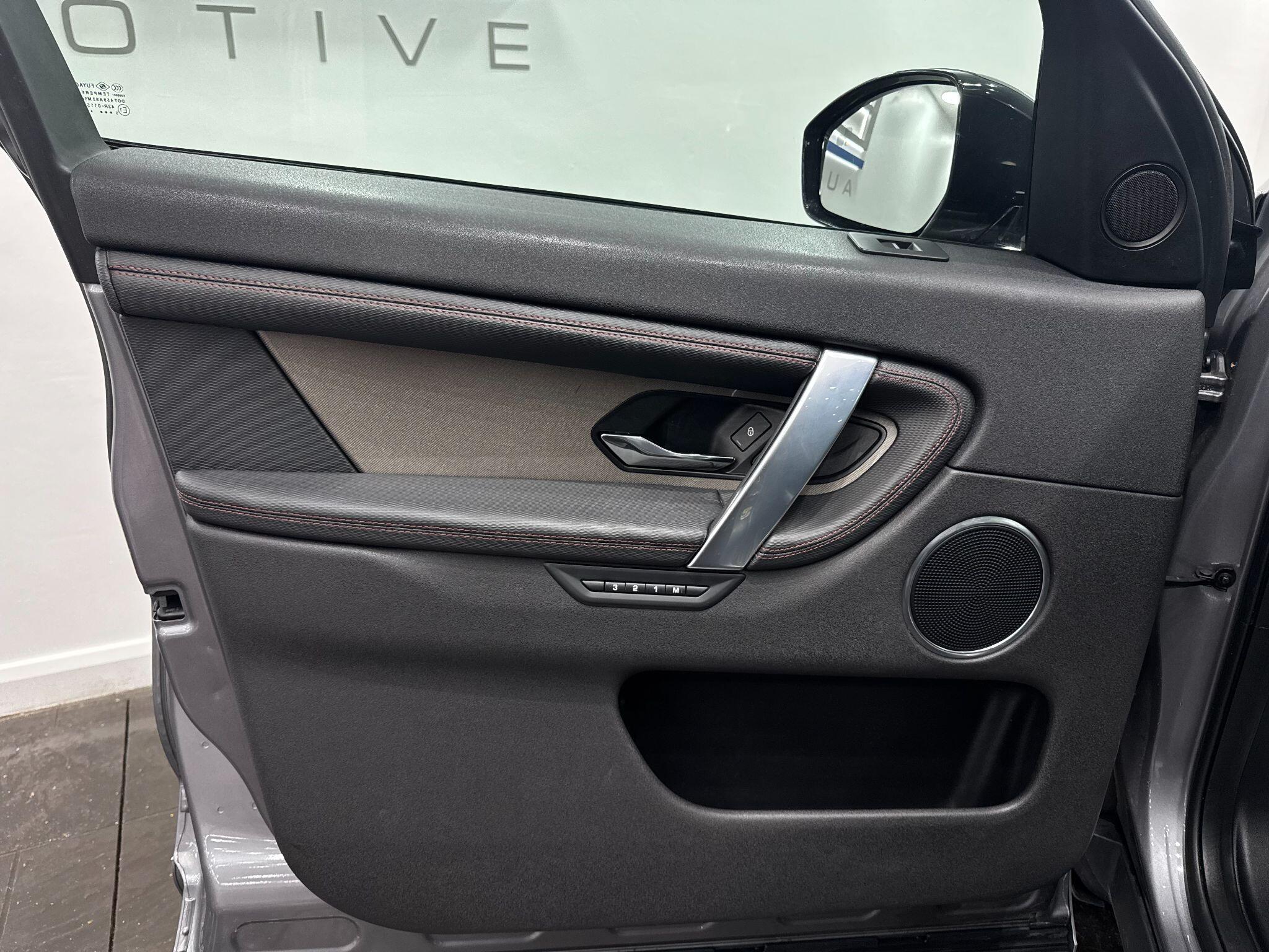 Land Rover Discovery Sport view 51