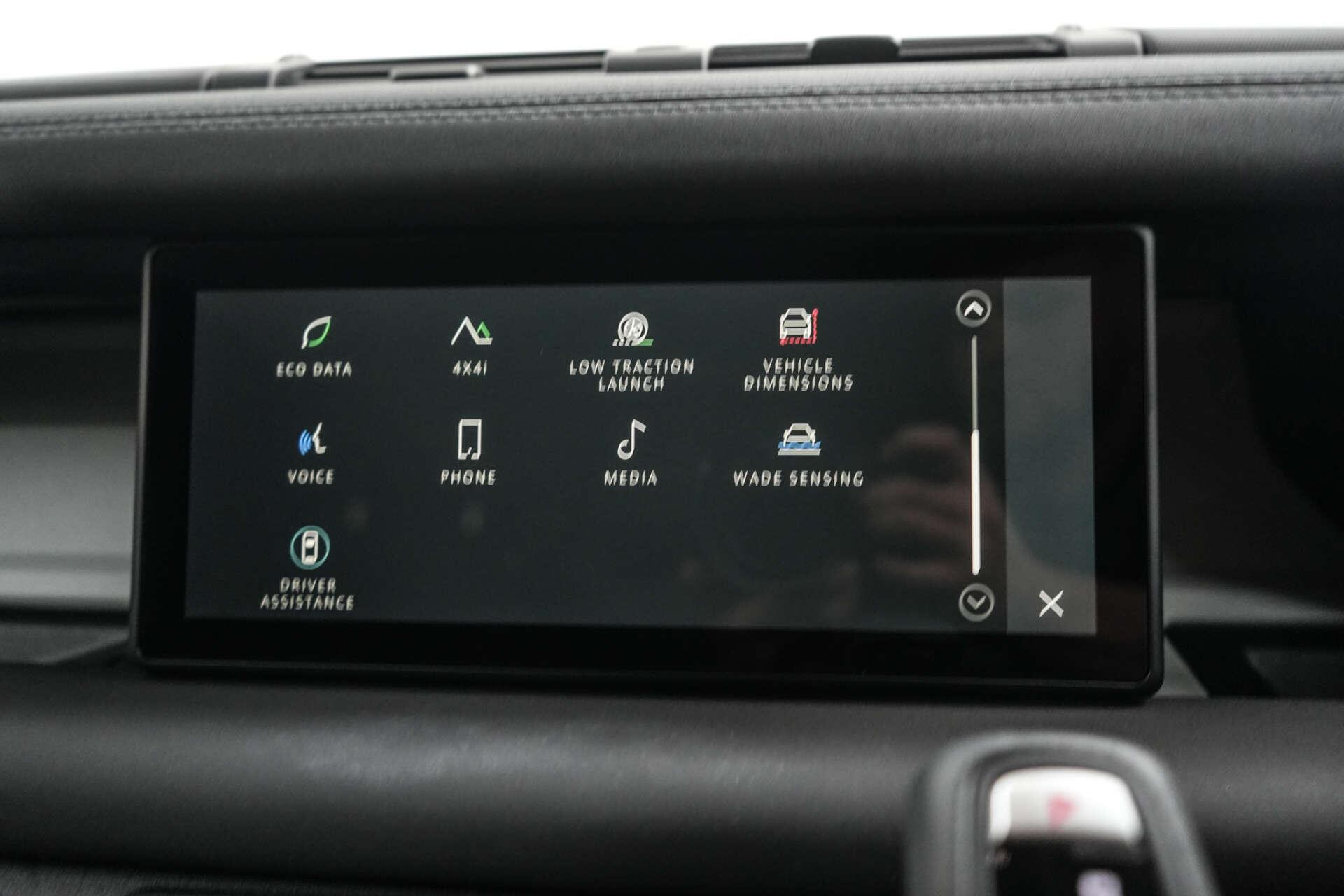 Land Rover Defender view 32