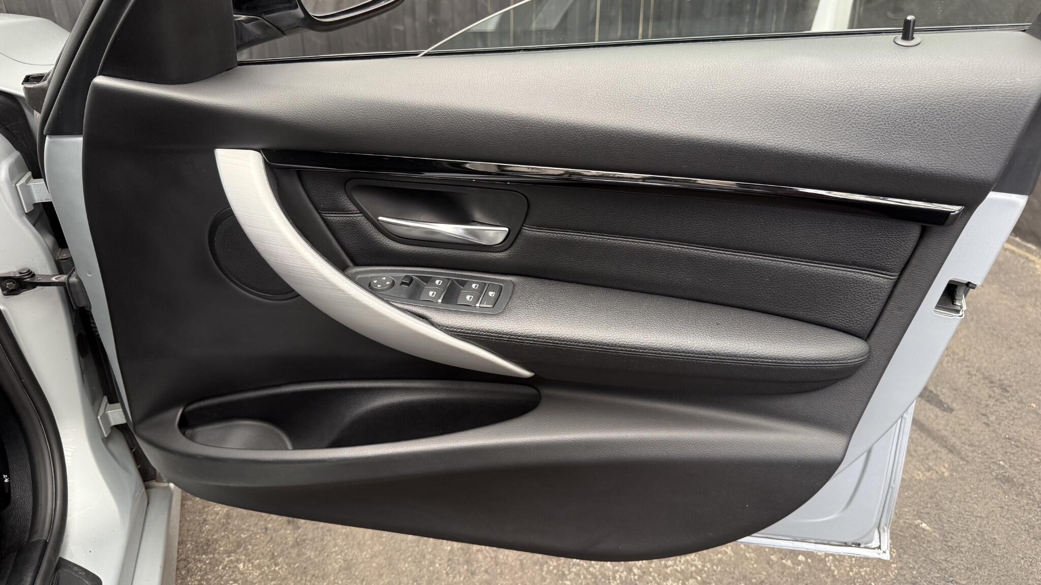 BMW 3 Series view 19