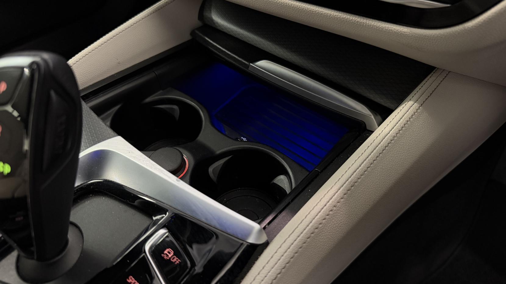BMW 5 Series view 23