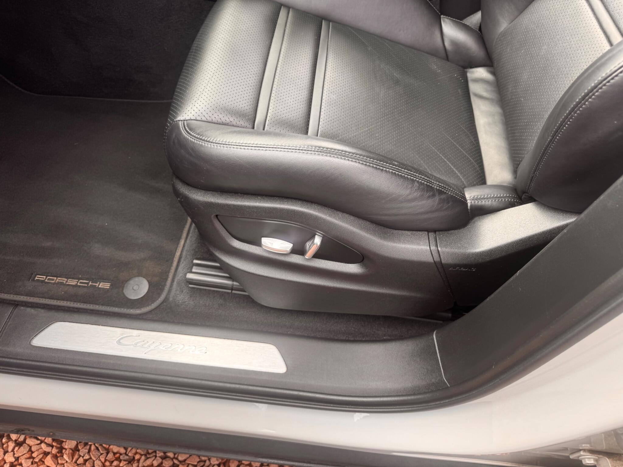 Porsche Cayenne view 26