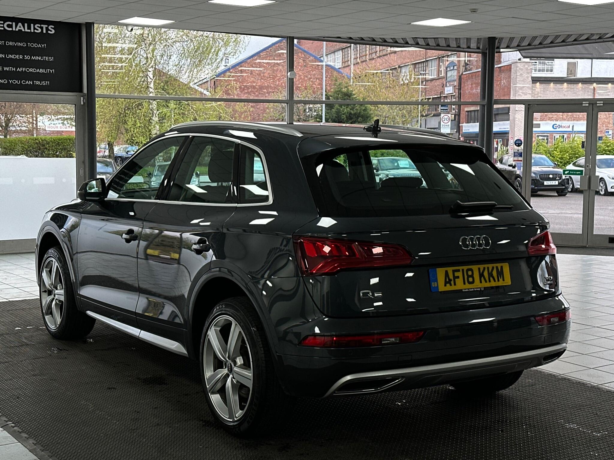 Audi Q5 view 10