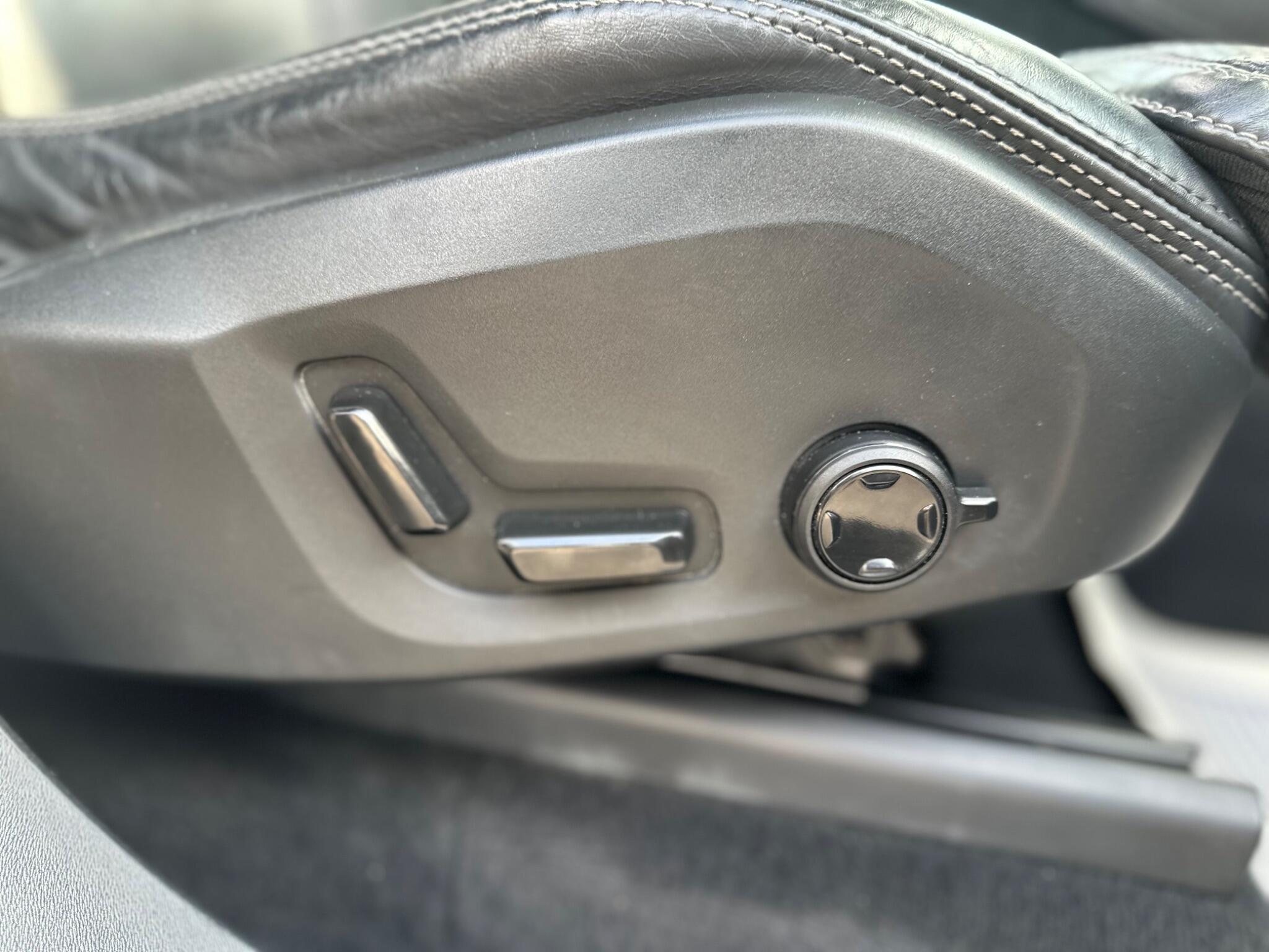 Volvo XC90 view 40