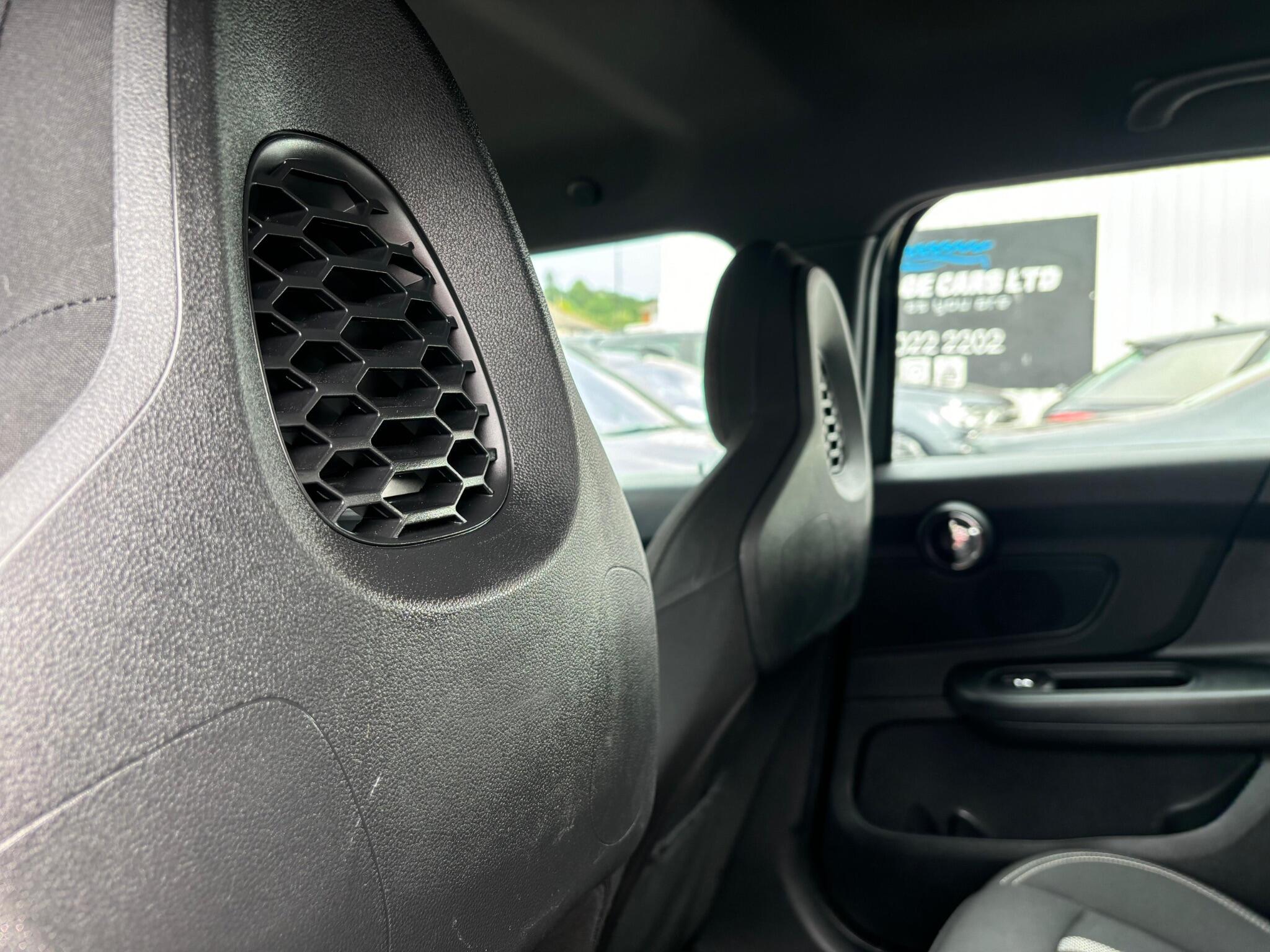 Mini Countryman view 24