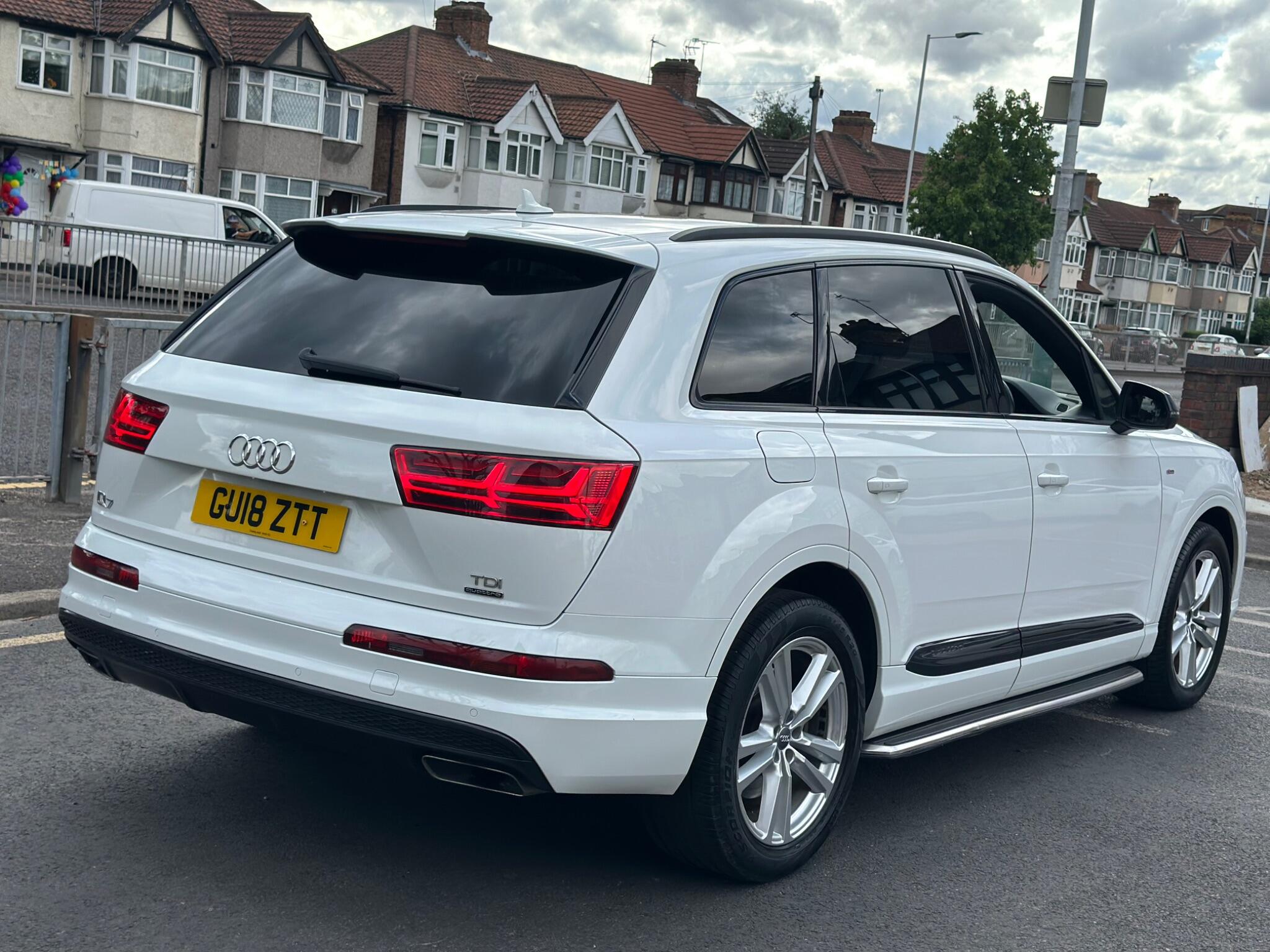Audi Q7 view 10
