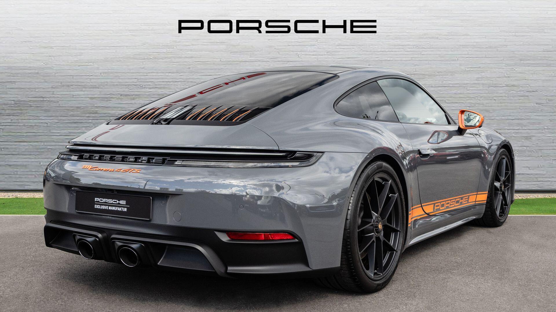 Porsche 911 view 8