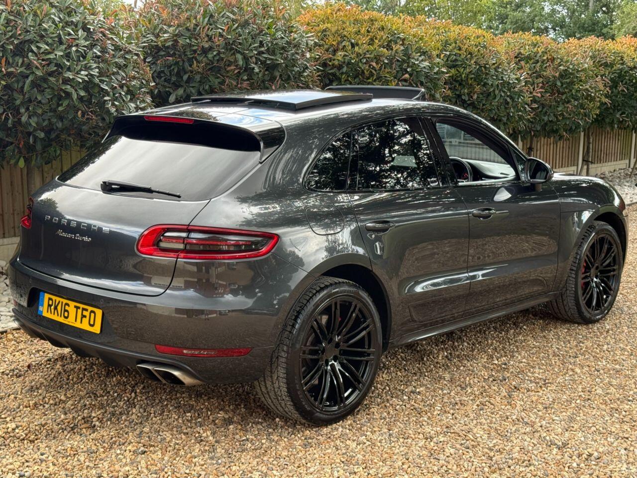 Porsche Macan view 9