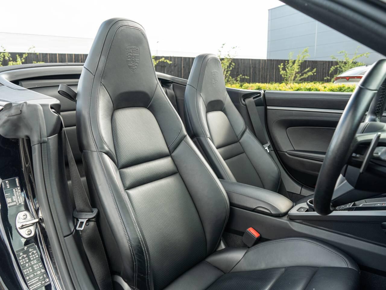 Porsche 911 view 17