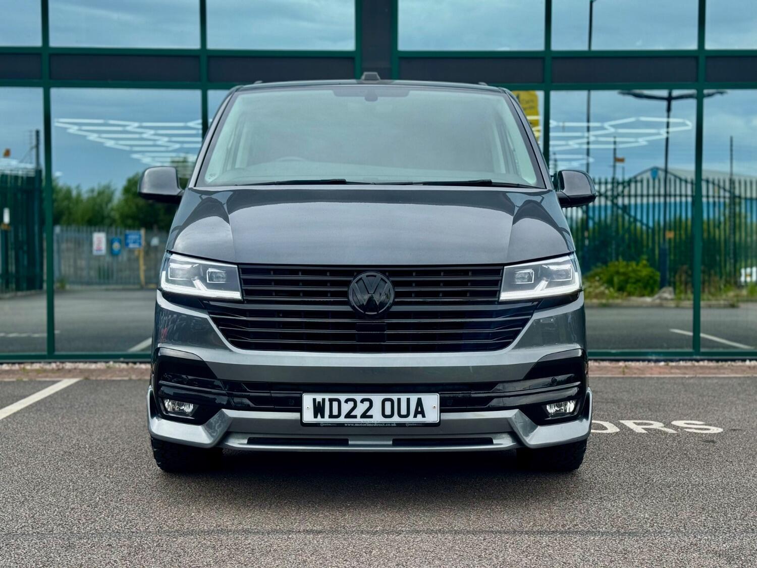 Volkswagen Caravelle view 7