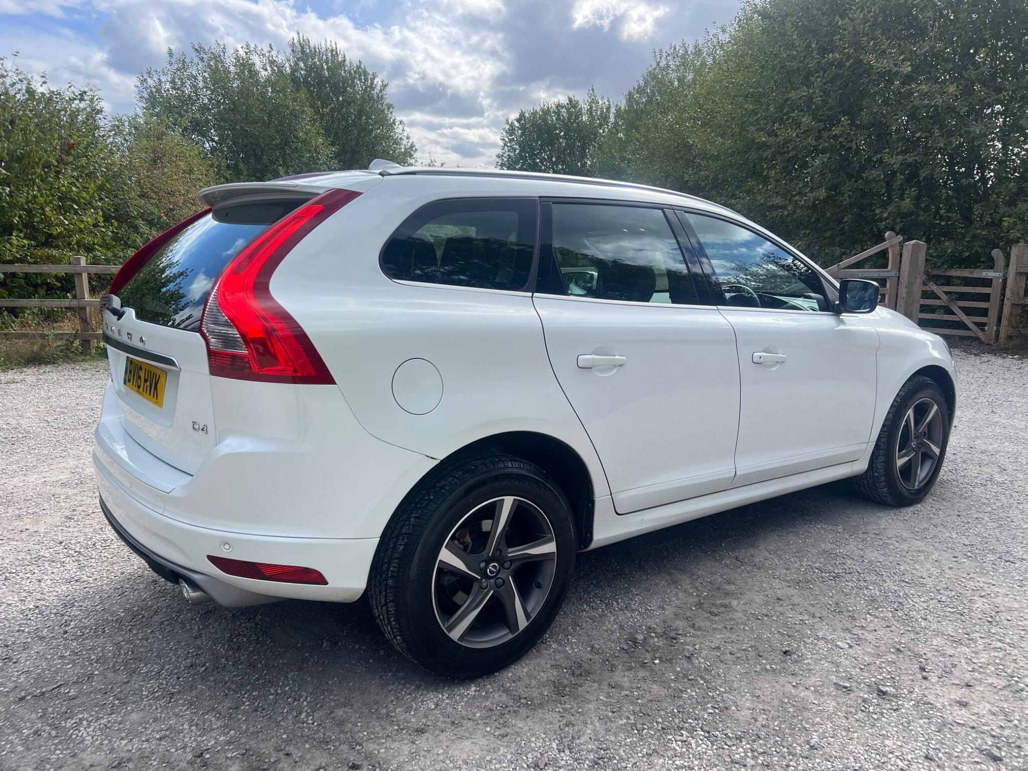 Volvo XC60 view 9