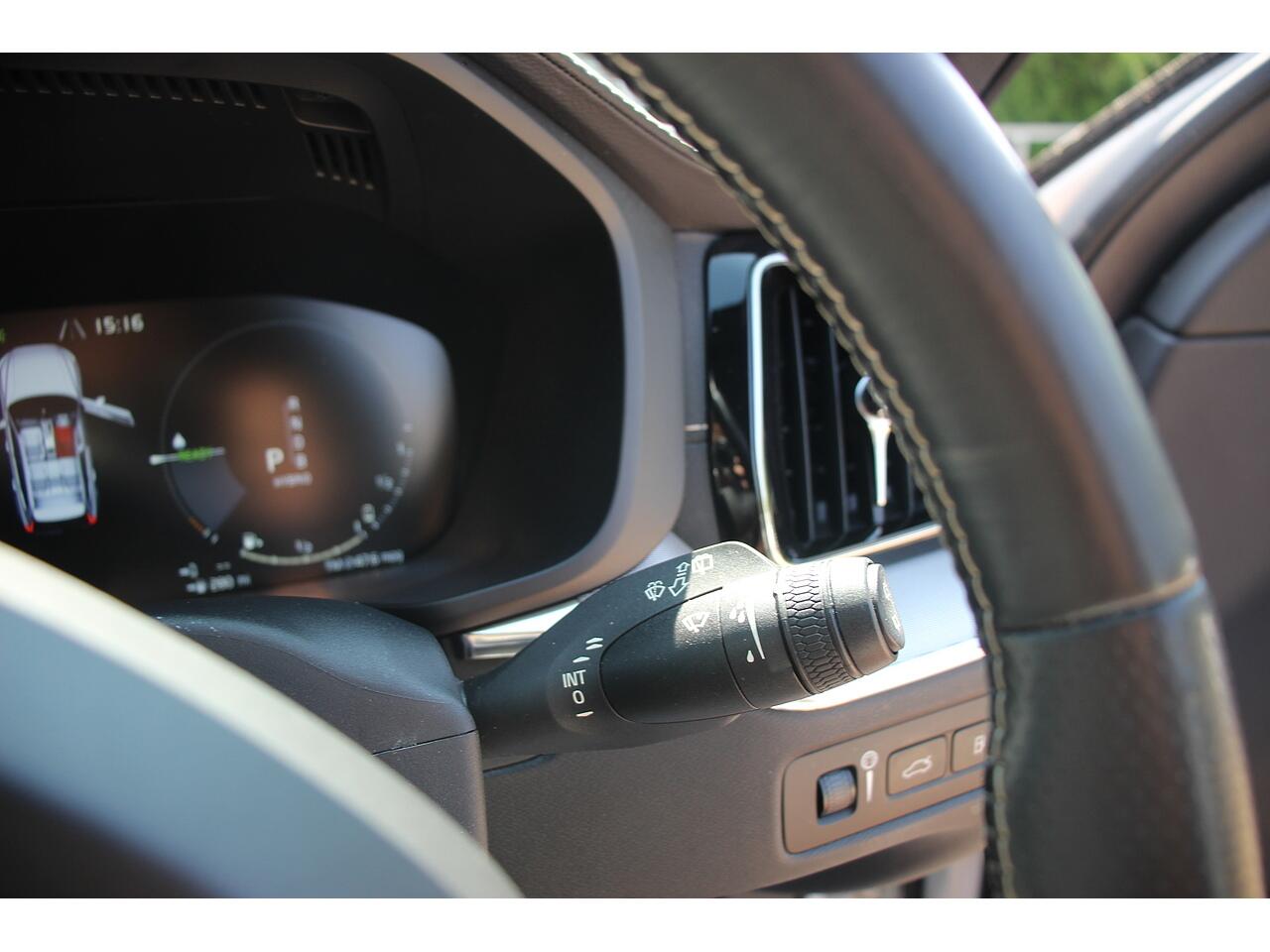 Volvo XC60 view 40