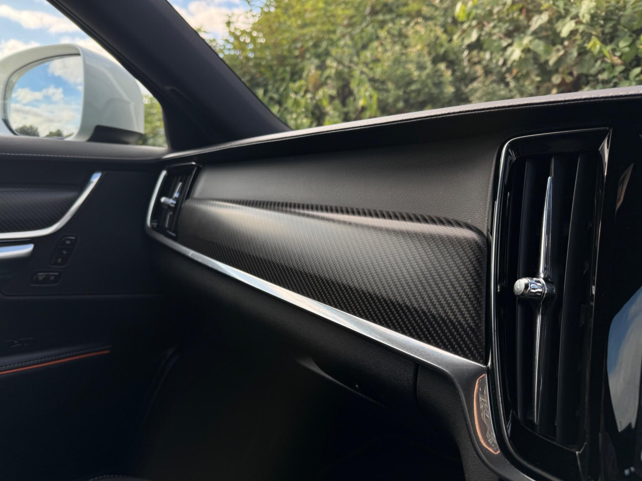 Volvo V90 Cross Country view 35