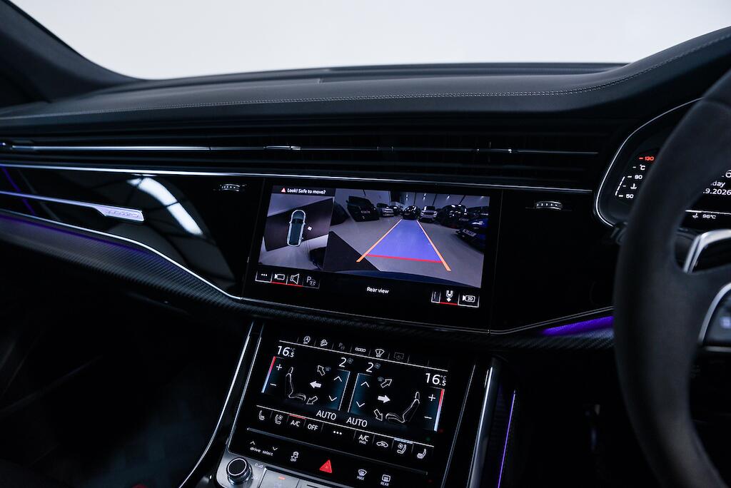 Audi RS Q8 view 37