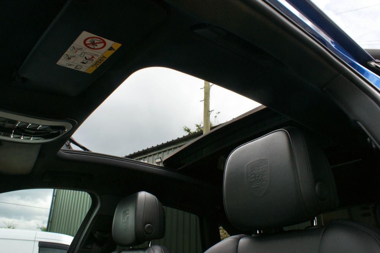 Porsche Macan view 39