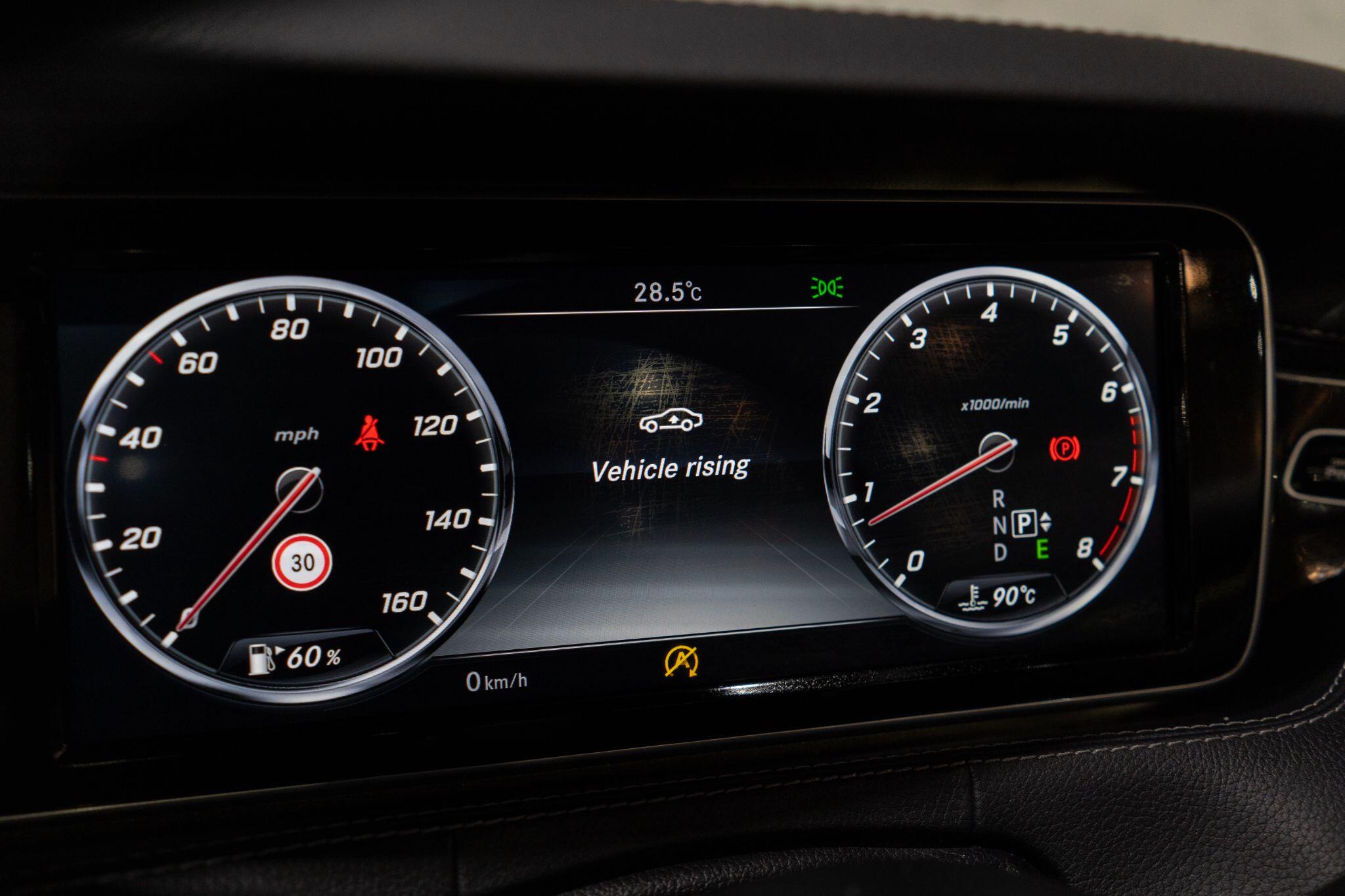 Mercedes-Benz S-Class view 30