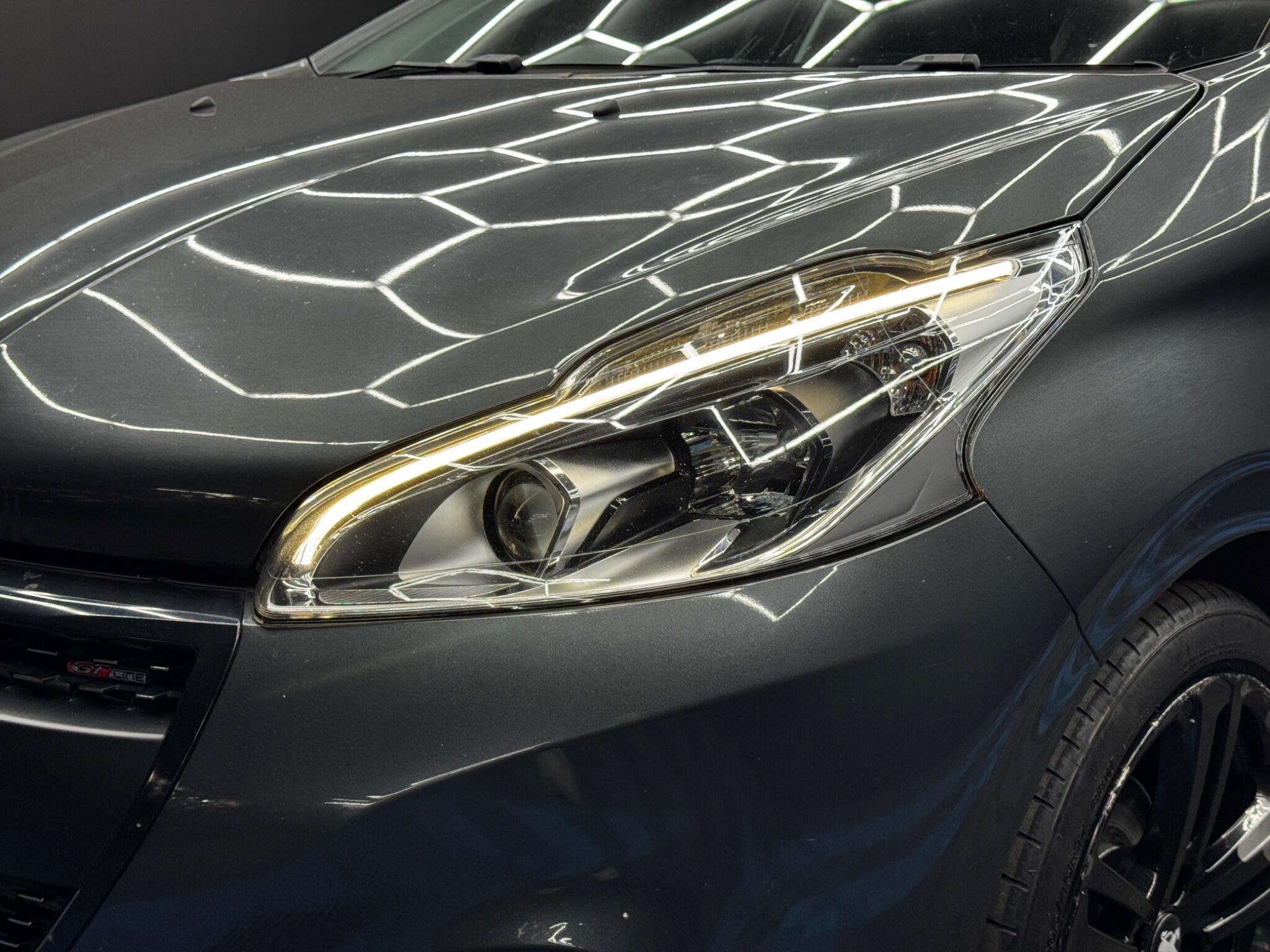 Peugeot 208 view 39