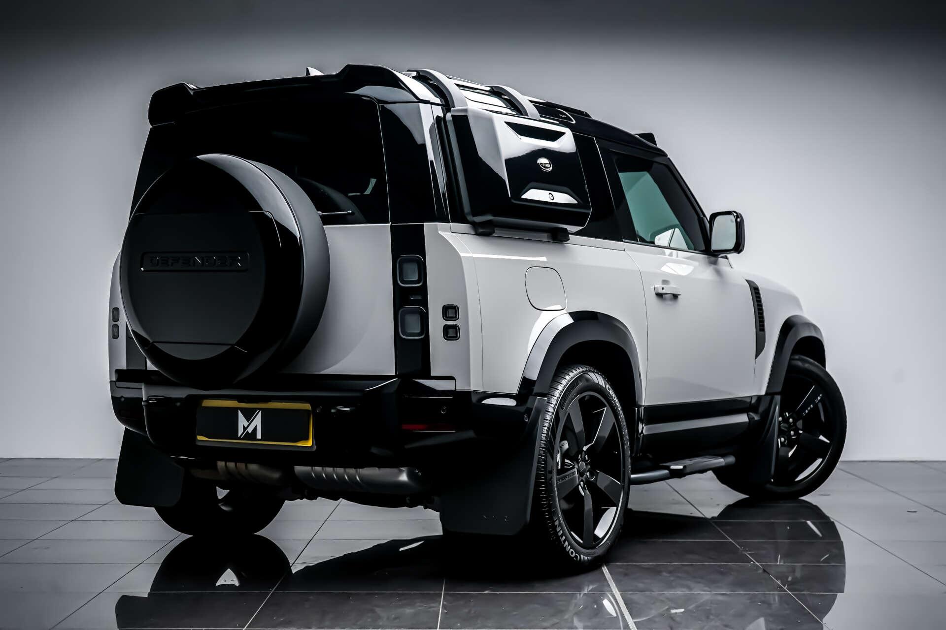 Land Rover Defender 90 view 24