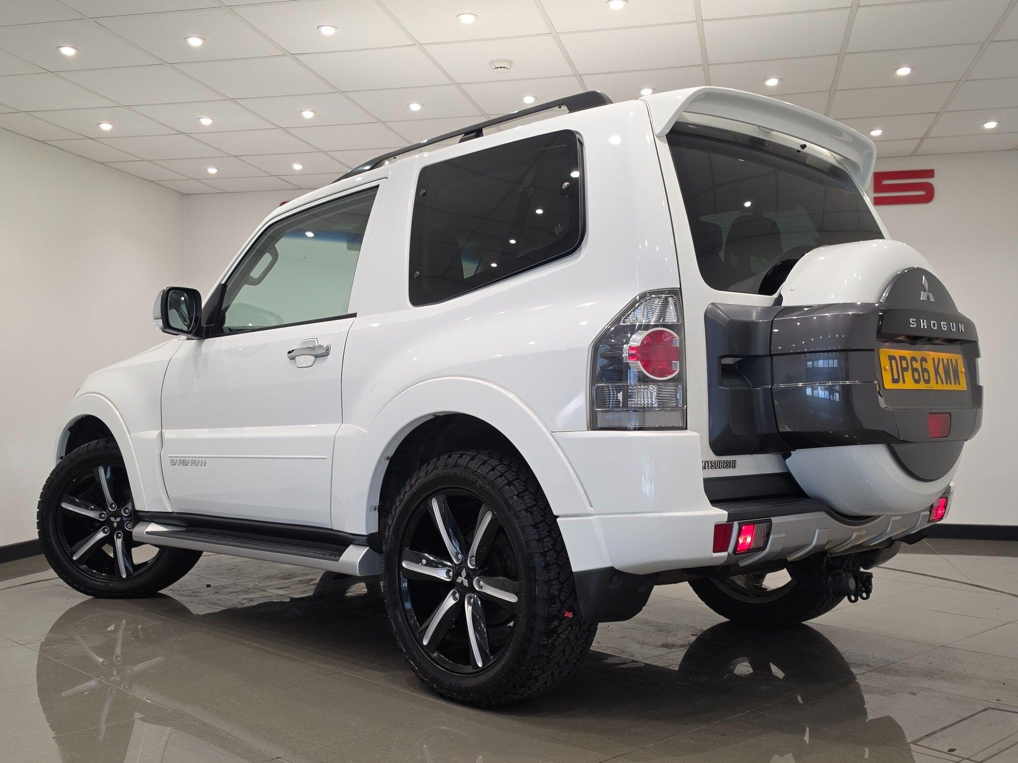 Mitsubishi Shogun view 9