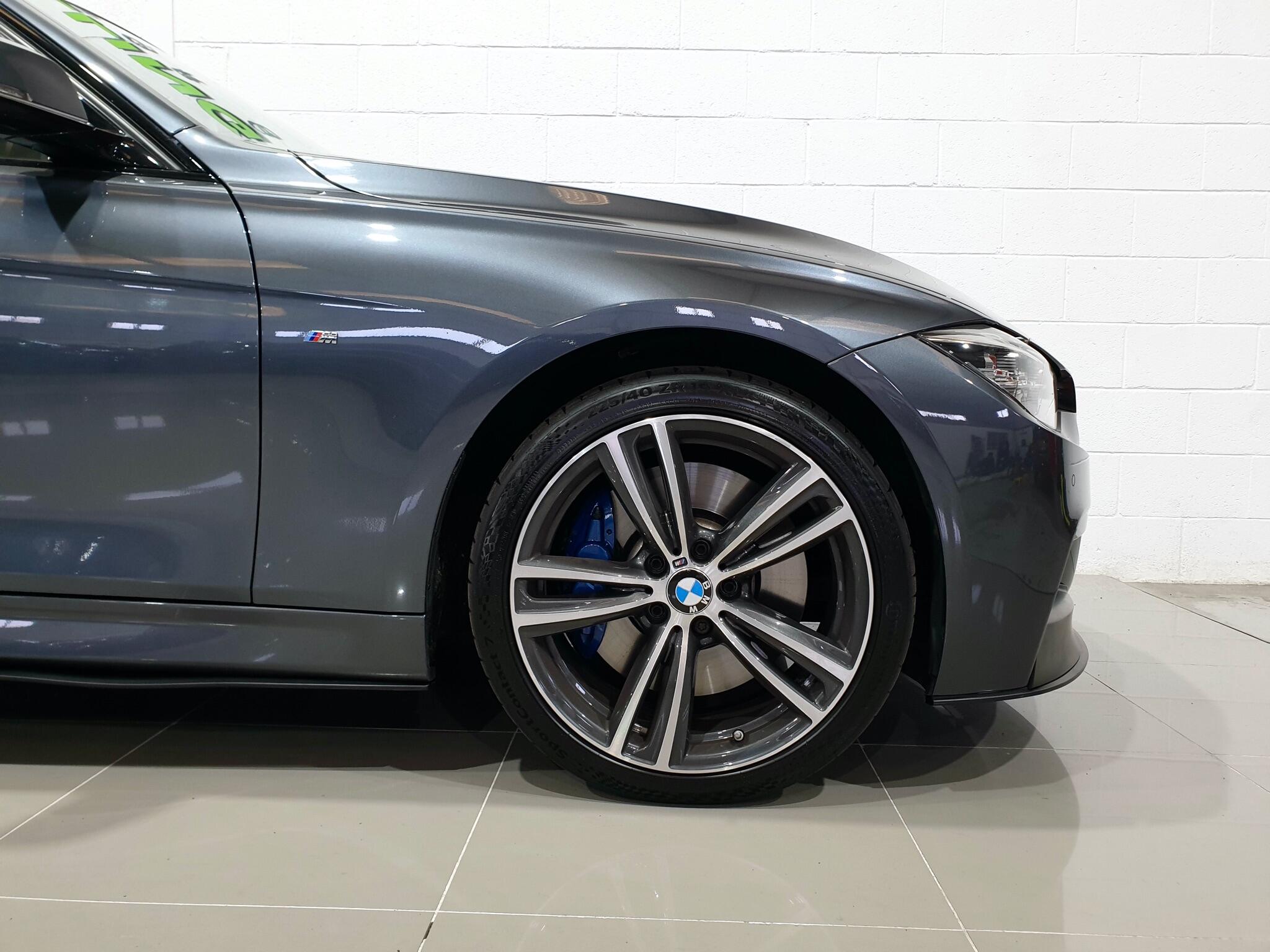 BMW 3 Series view 16