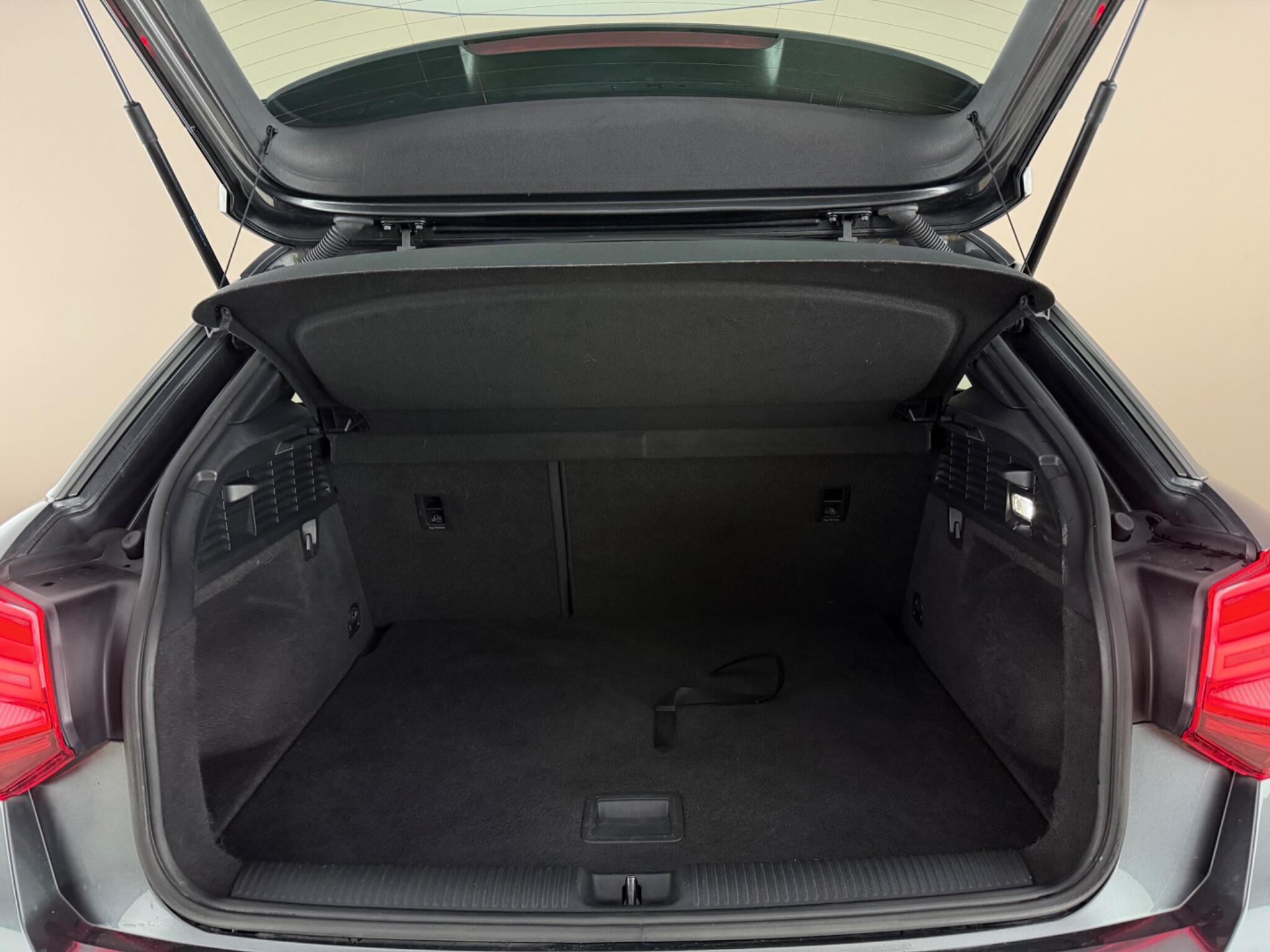 Audi Q2 view 10