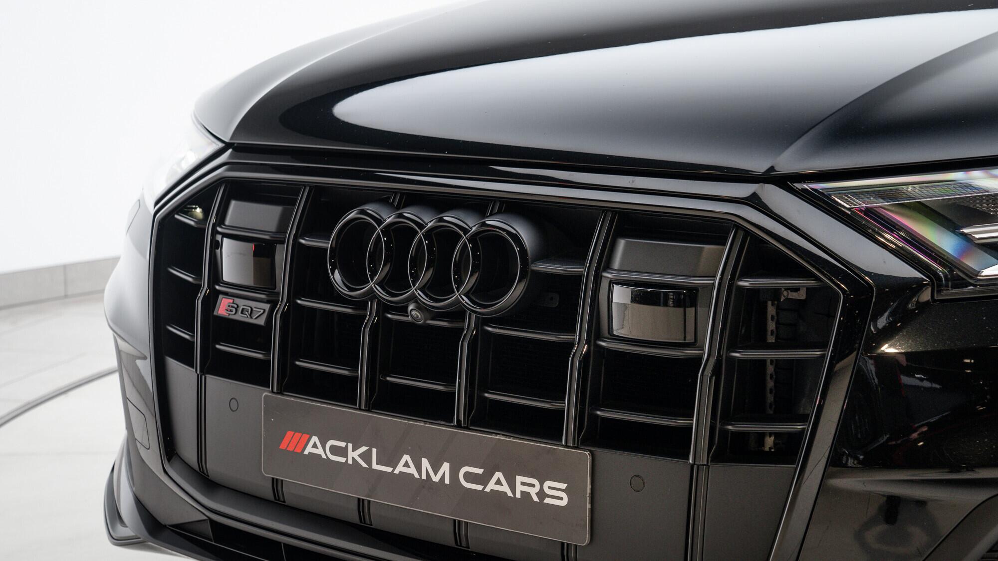 Audi SQ7 view 11
