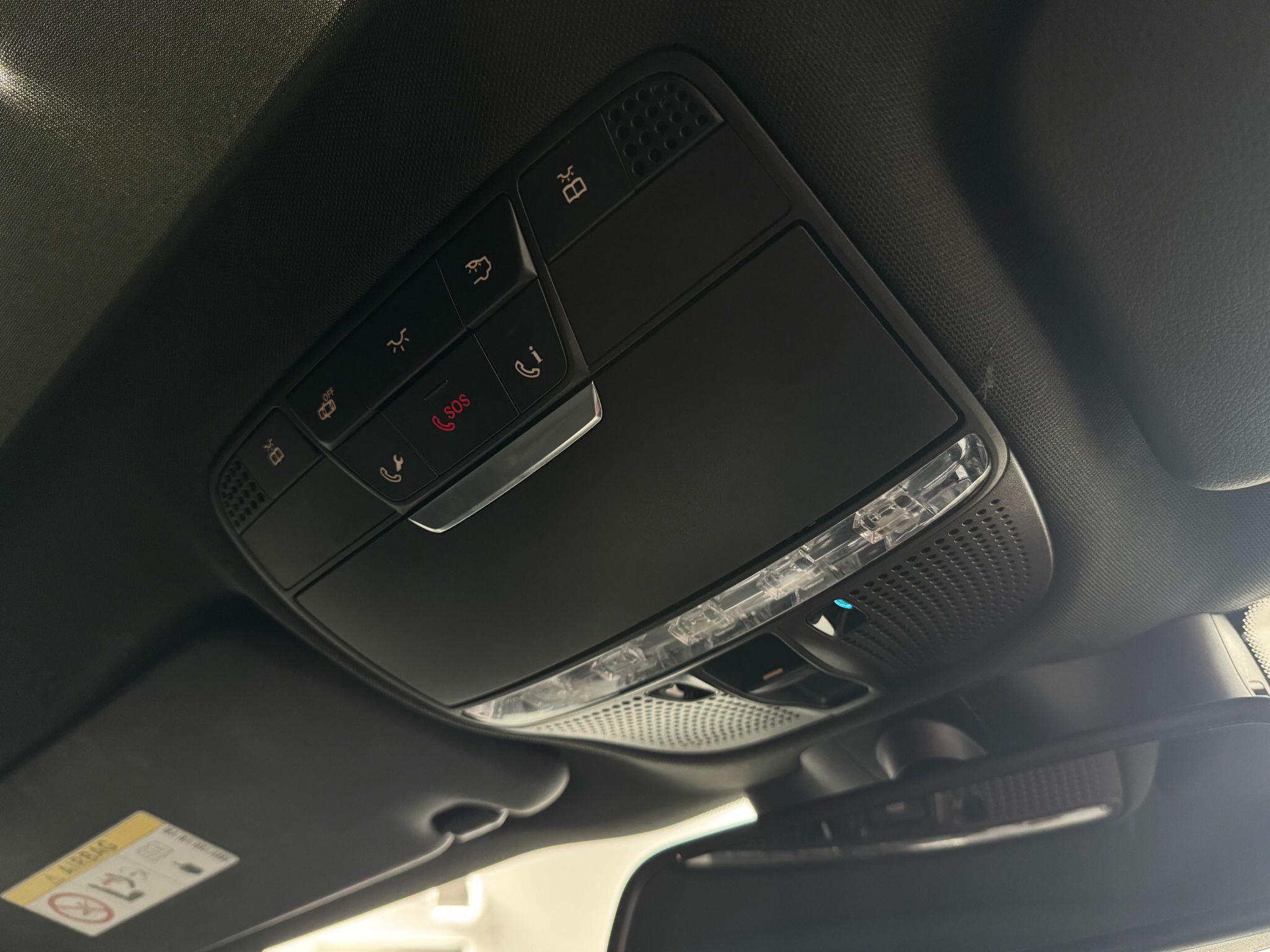 Mercedes-Benz C-Class view 38