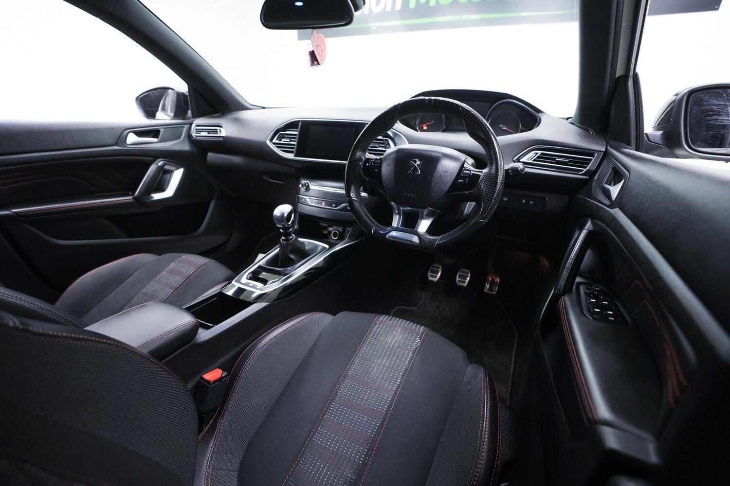 Peugeot 308 view 9