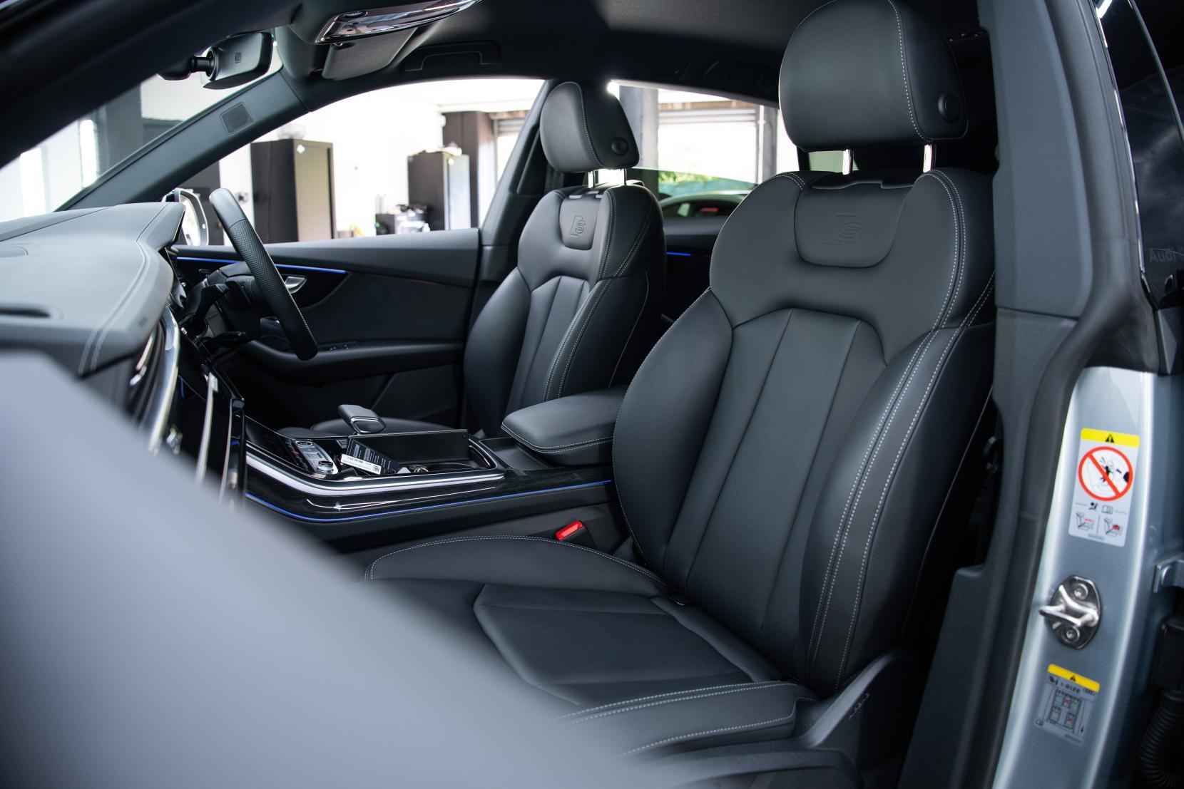 Audi Q8 view 8