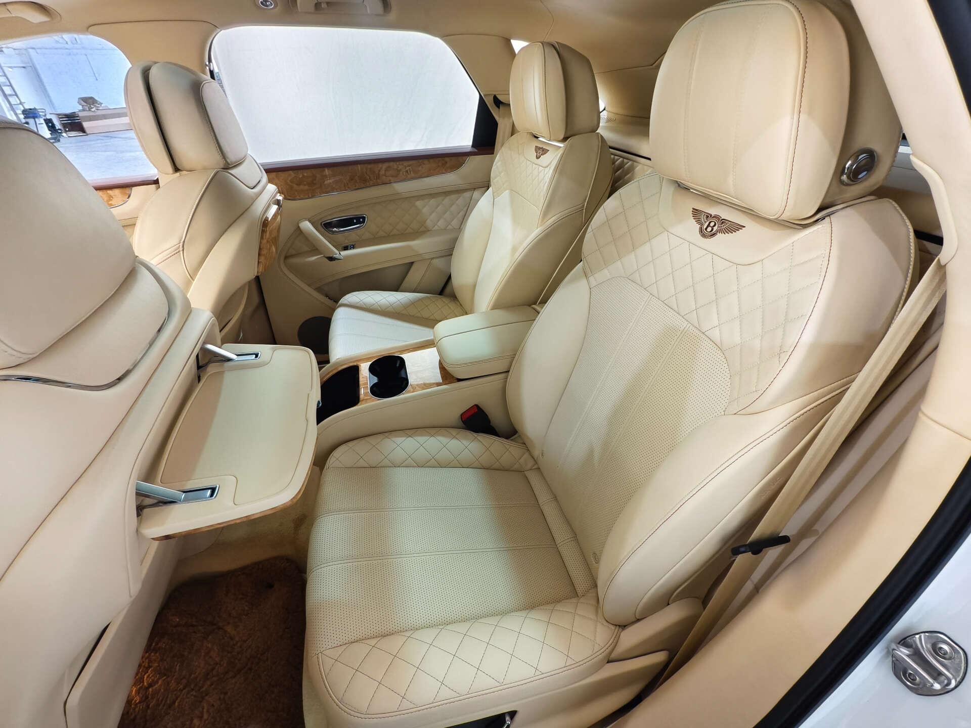 Bentley Bentayga view 31