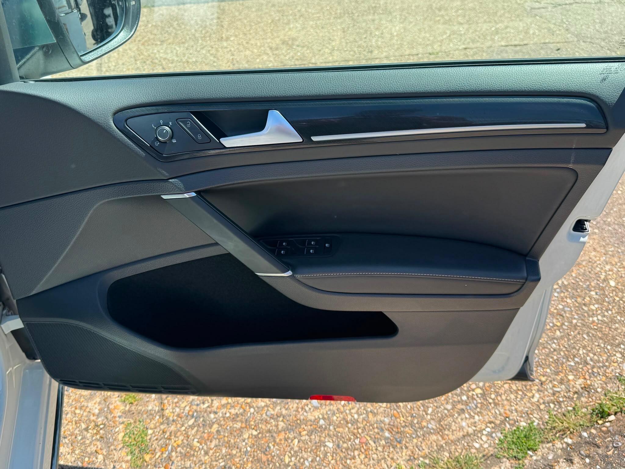 Volkswagen Golf view 28