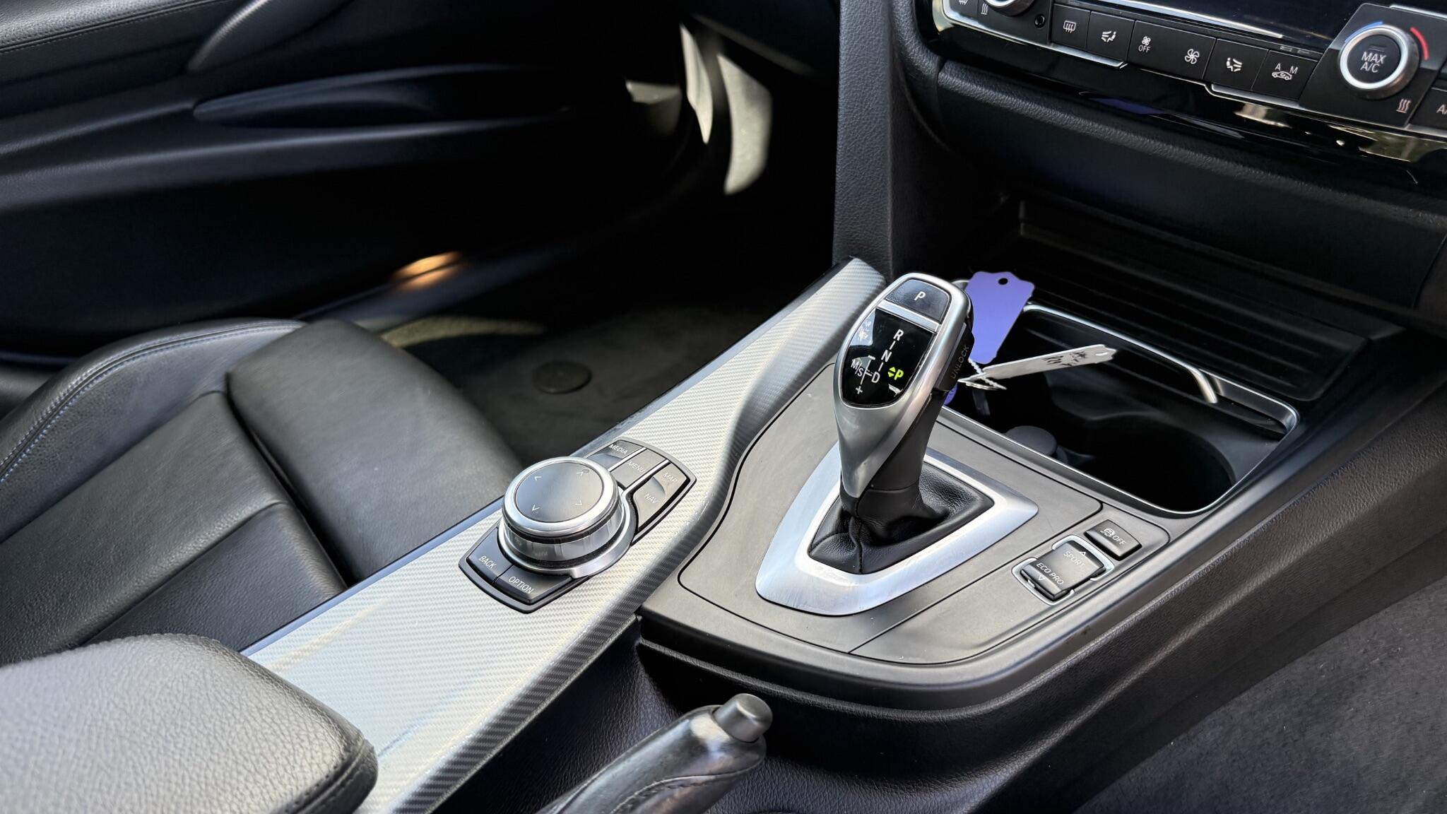 BMW 3 Series view 25