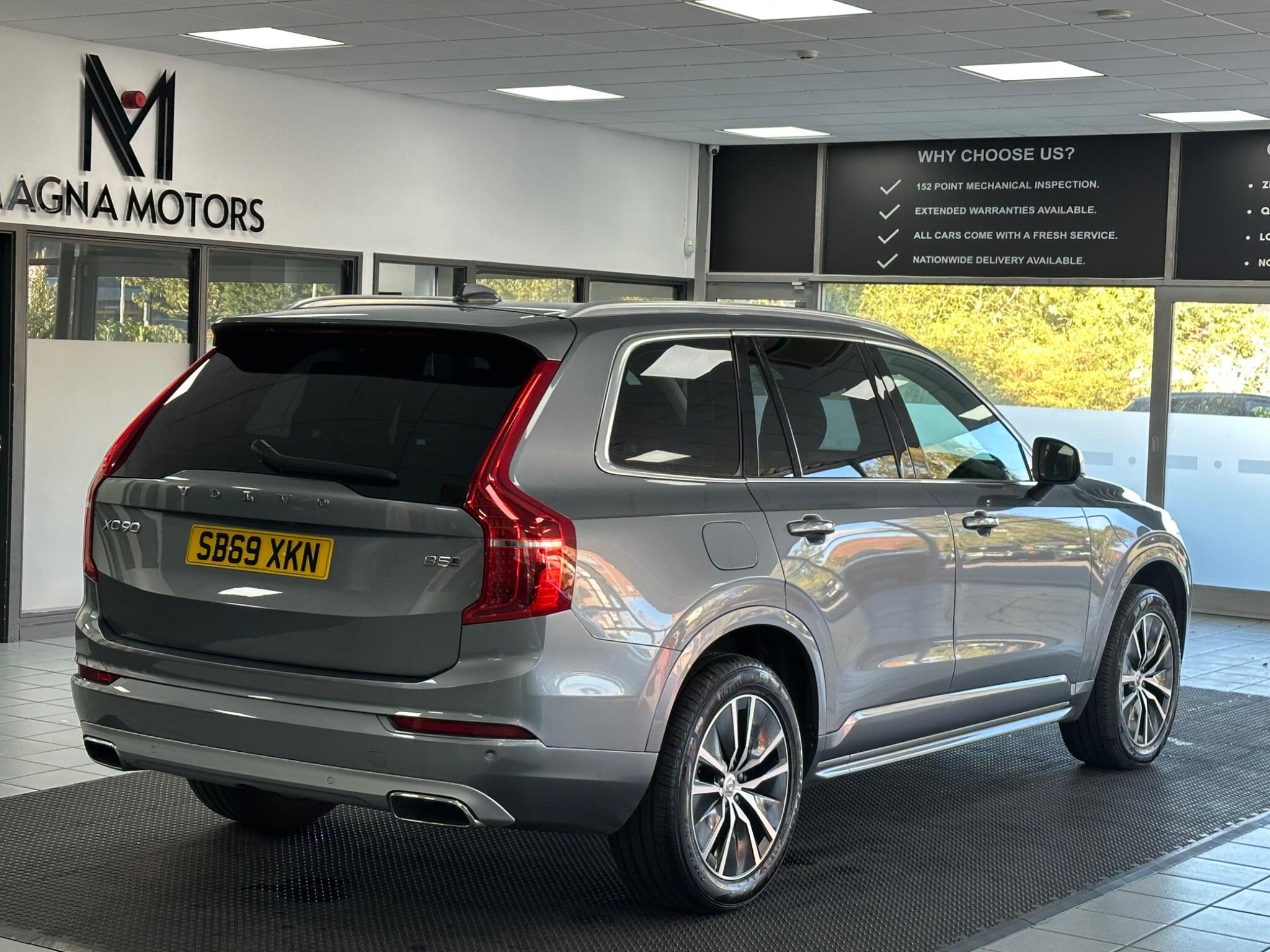 Volvo XC90 view 12