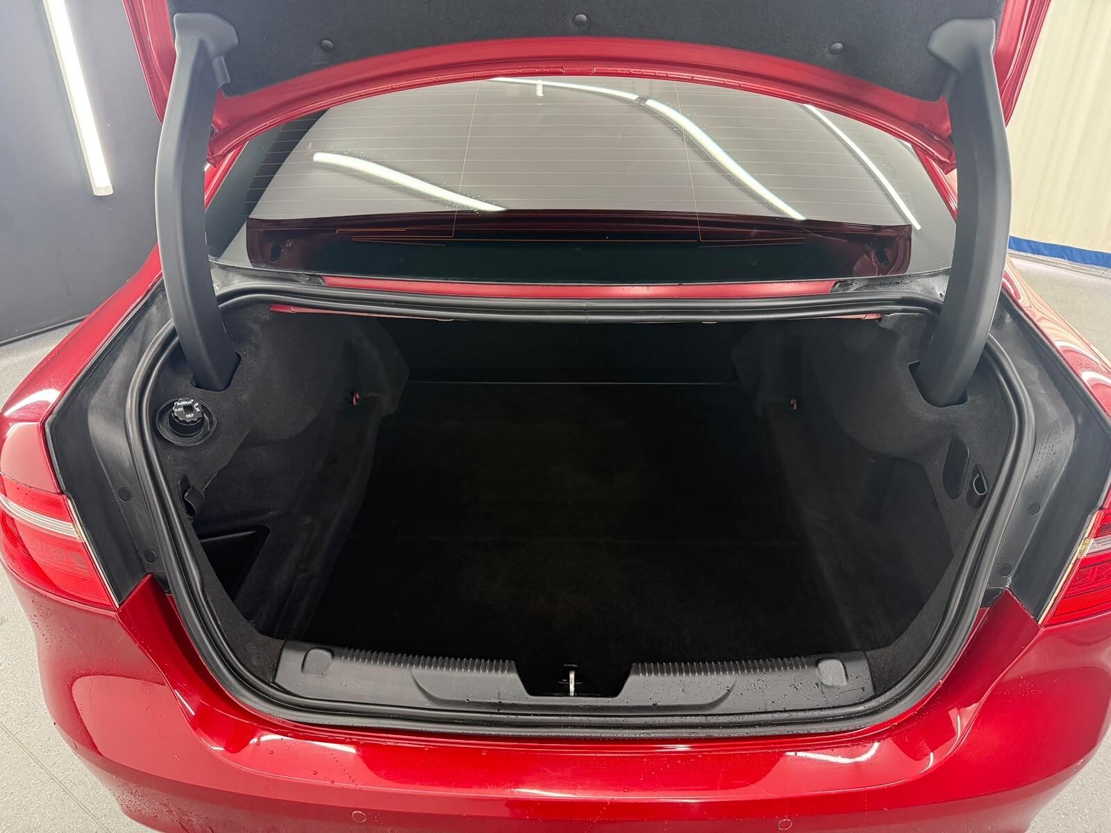 Jaguar Xe view 18
