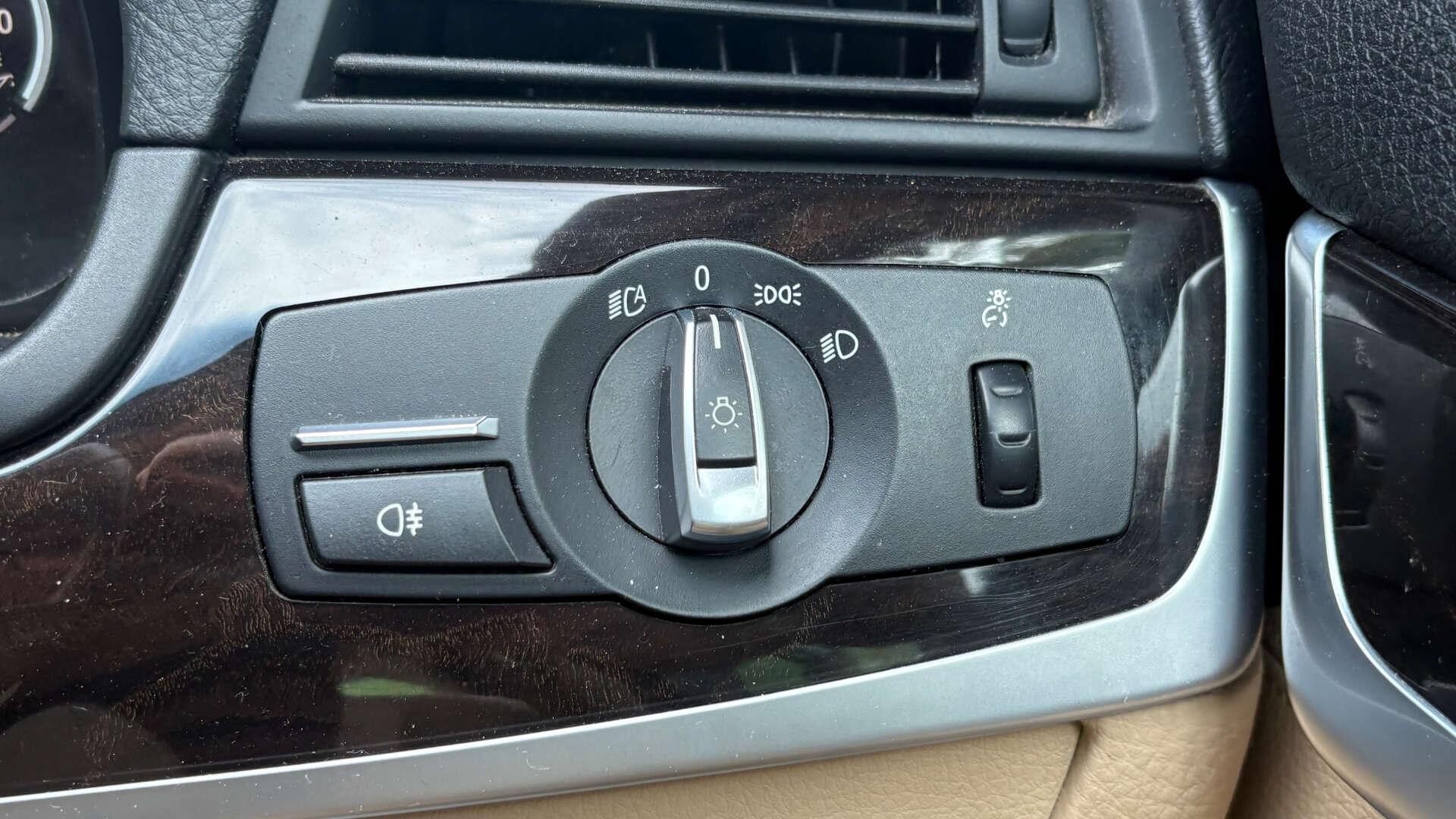 BMW 5 Series view 21