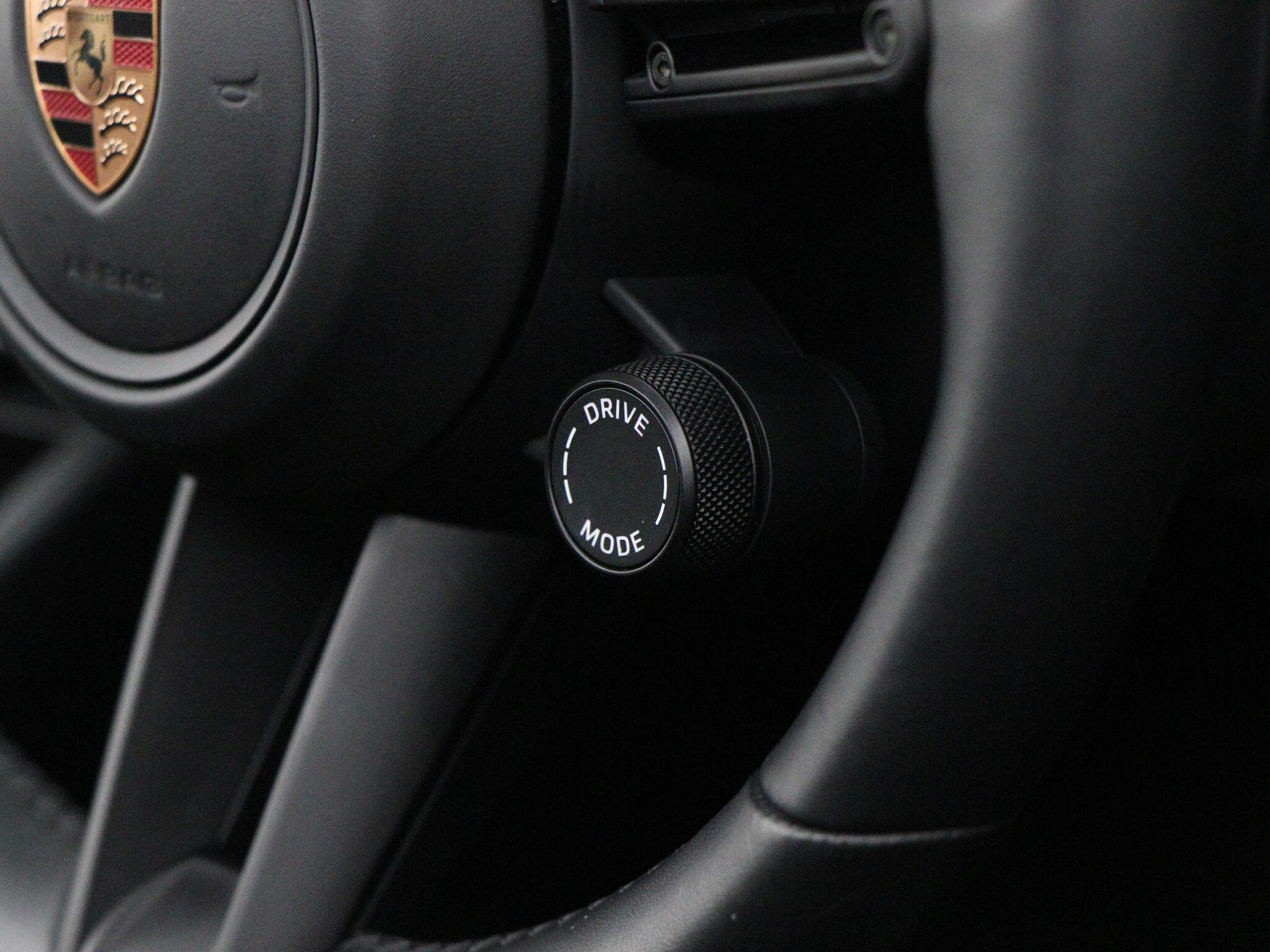 Porsche Macan view 34