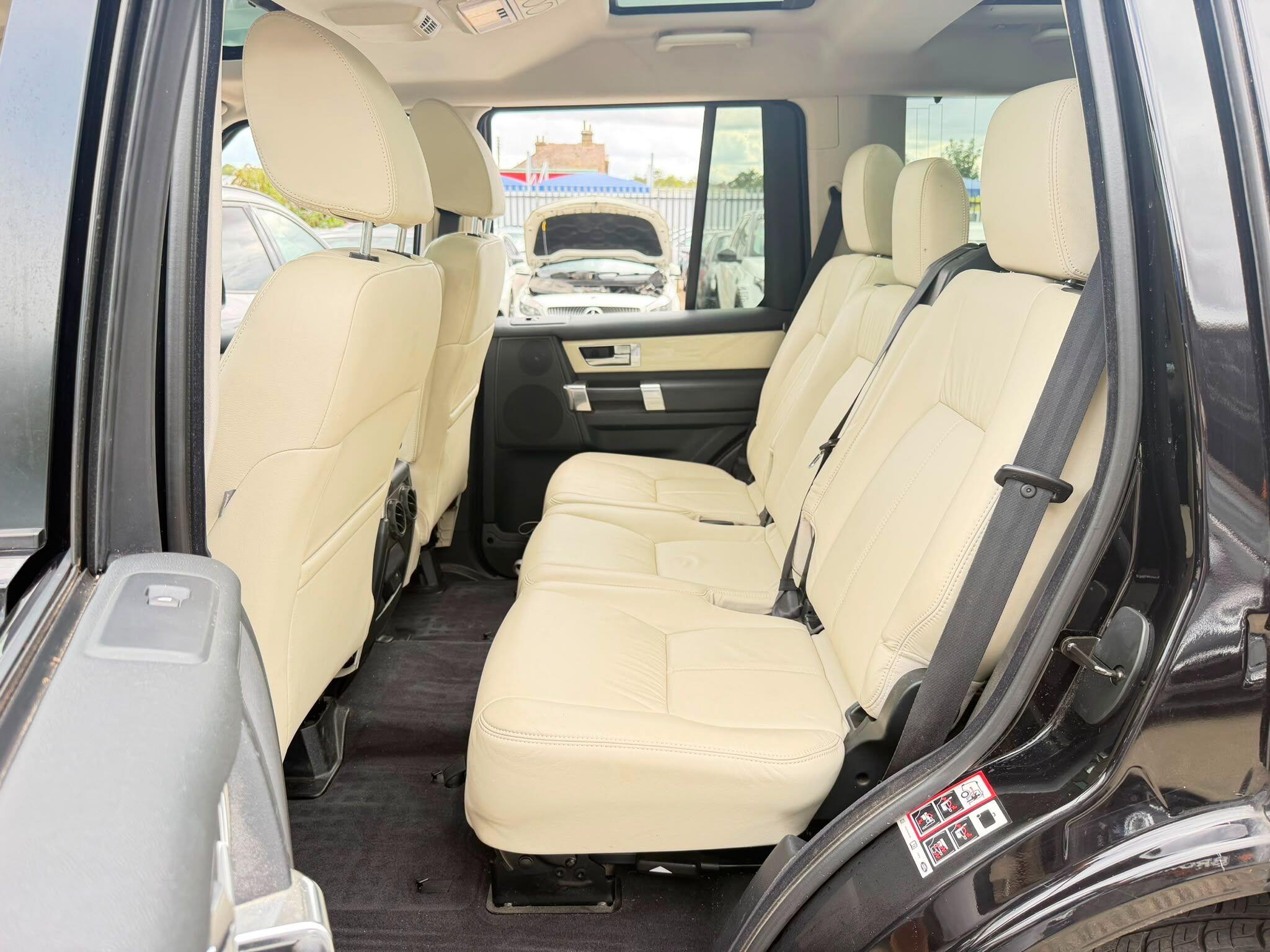 Land Rover Discovery view 15