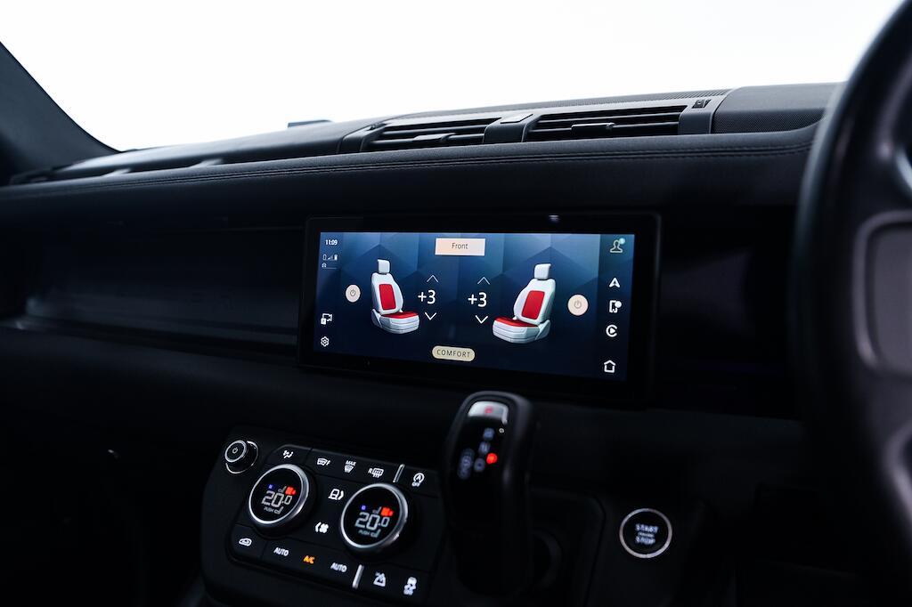 Land Rover Defender view 25
