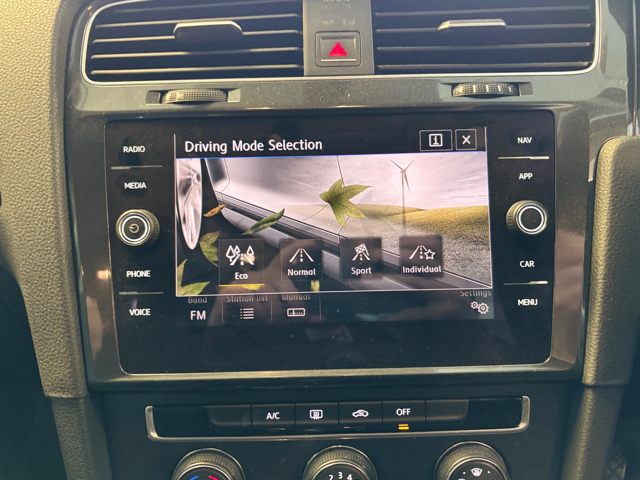 Volkswagen Golf view 16
