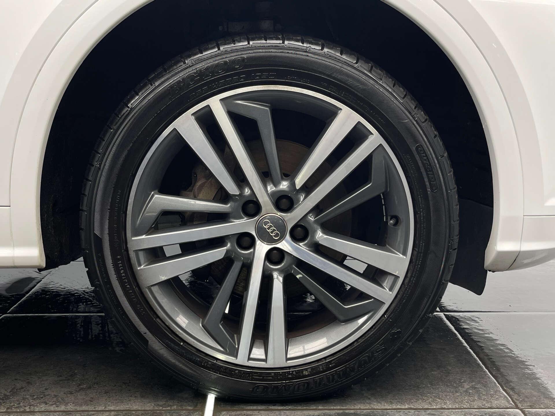 Audi Q5 view 25