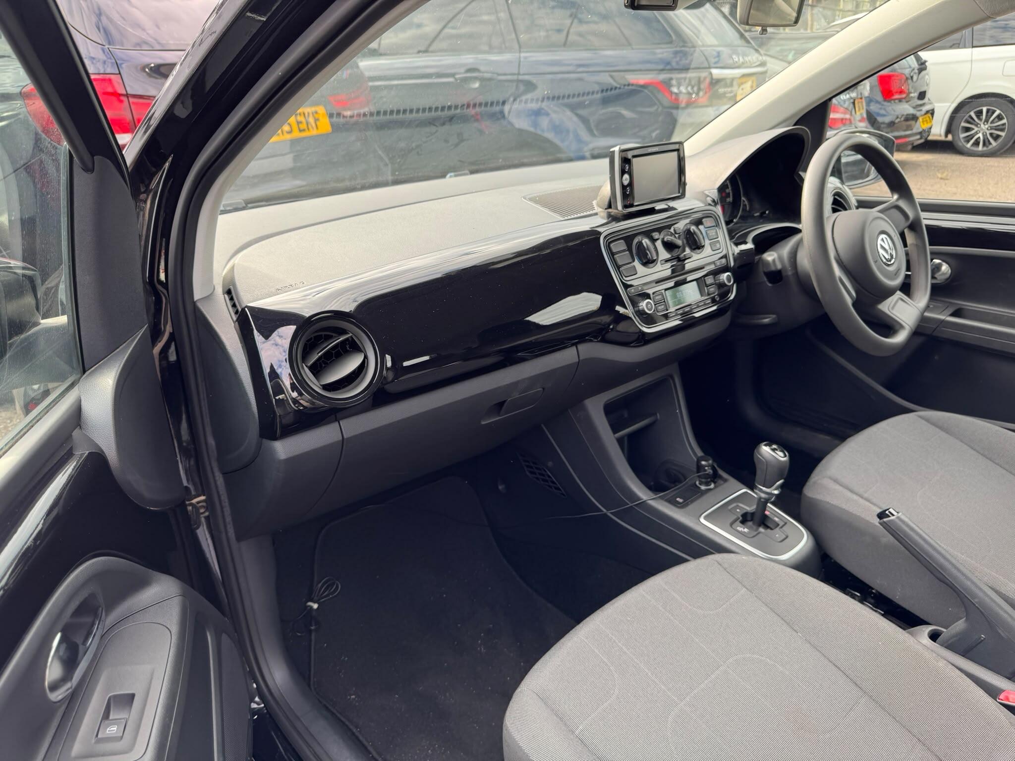 Volkswagen Up! view 31