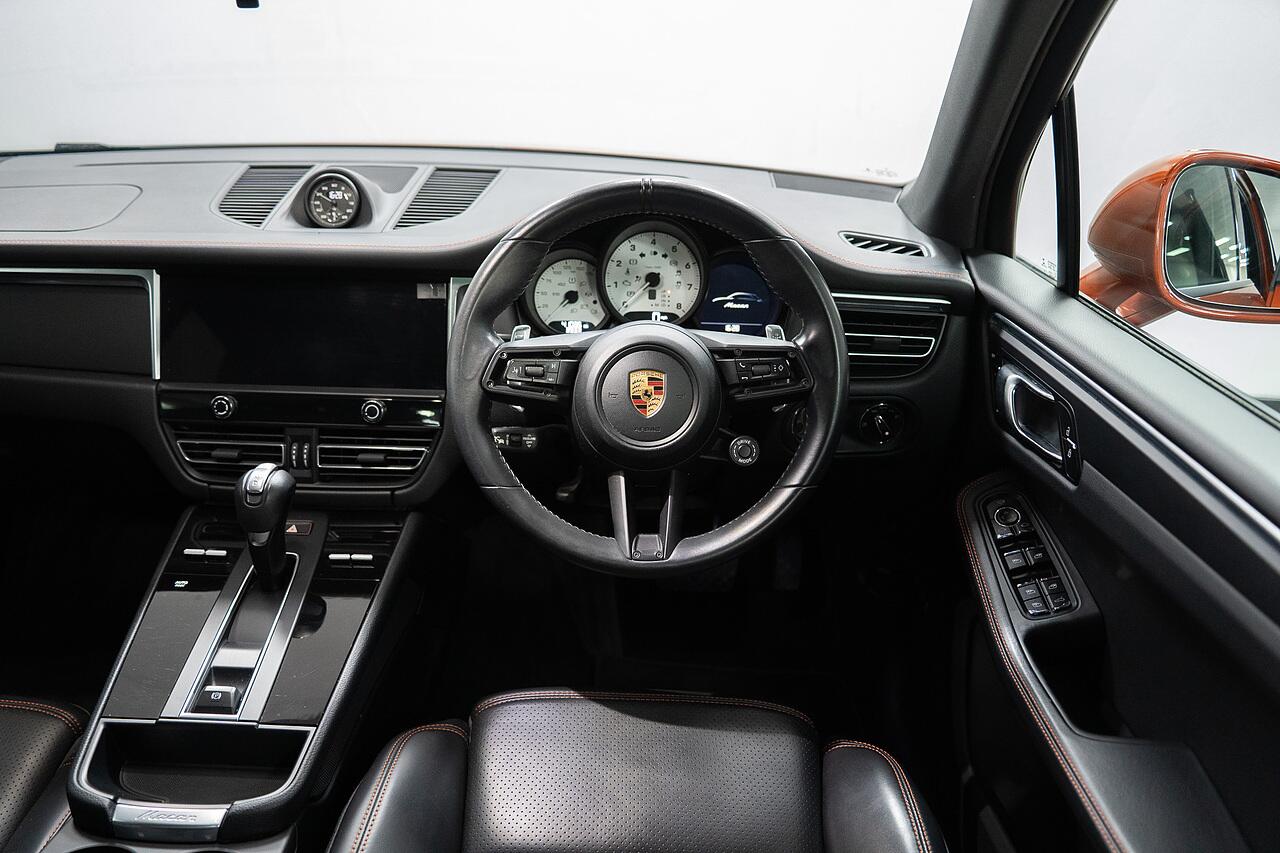Porsche Macan view 6