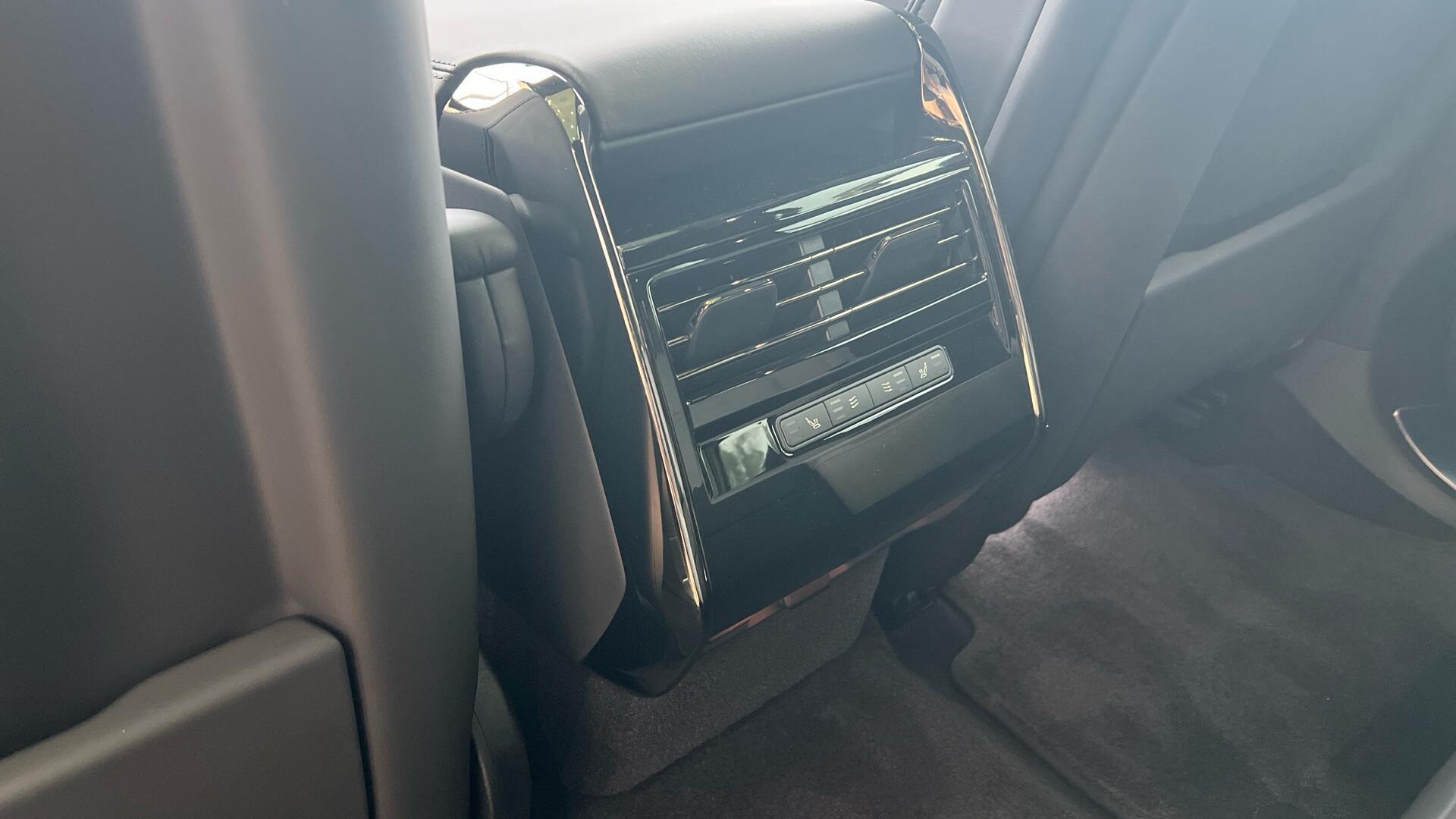 Land Rover Range Rover Sport view 32