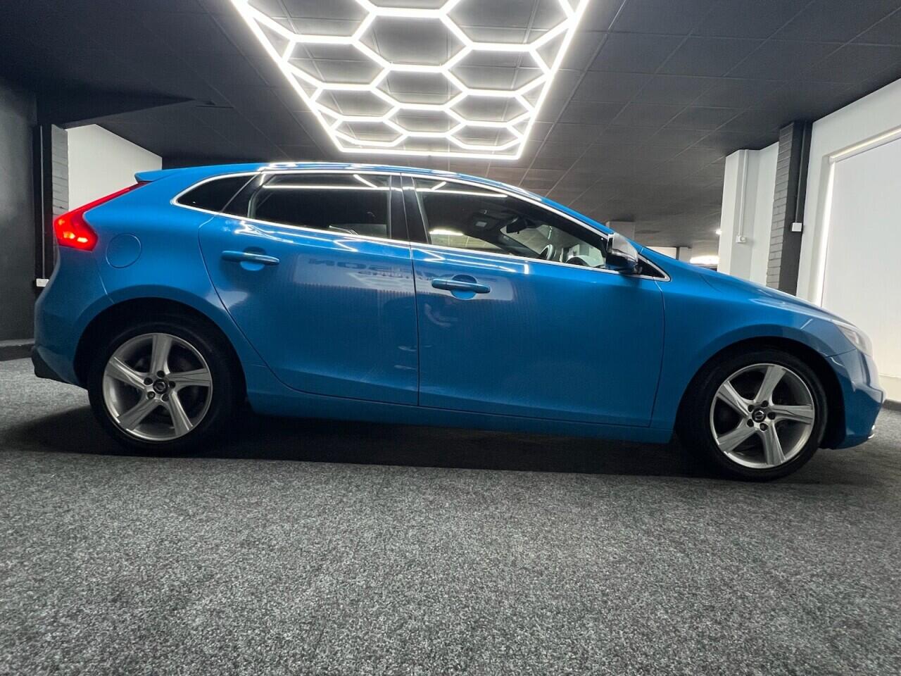 Volvo V40 view 15