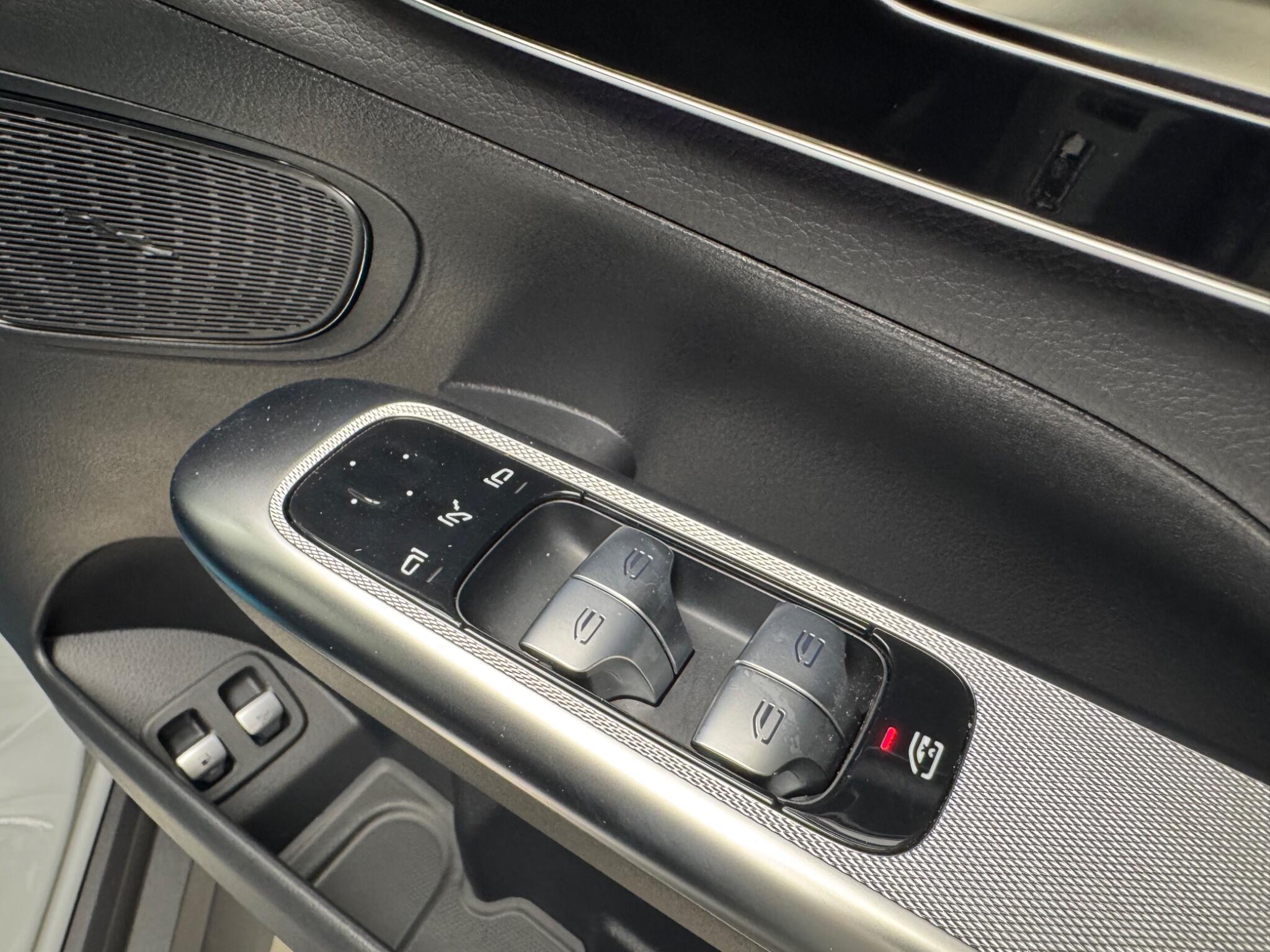 Mercedes-Benz GLC view 11